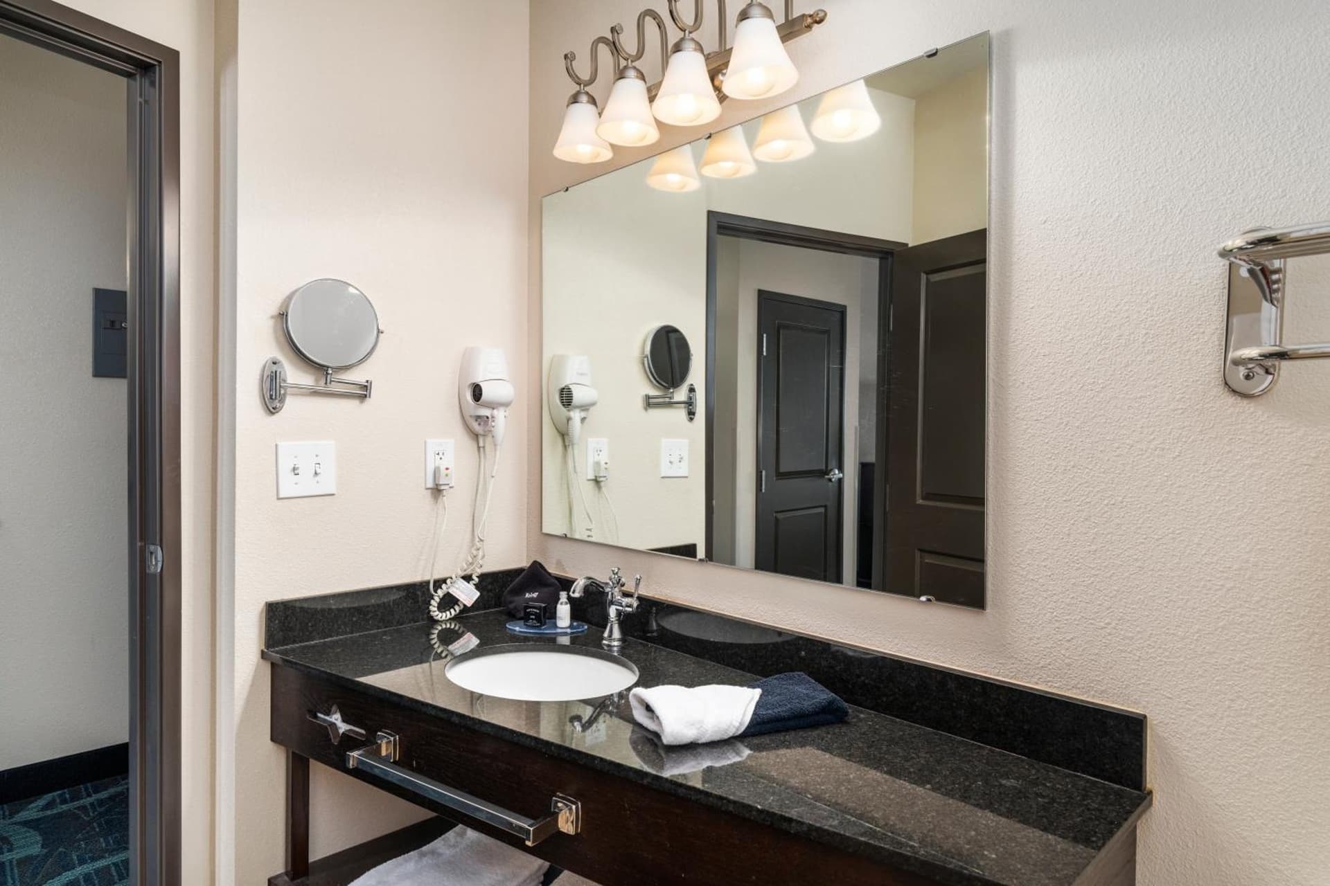 Park Point Marina Inn gallery photo in Duluth, MN — image 81