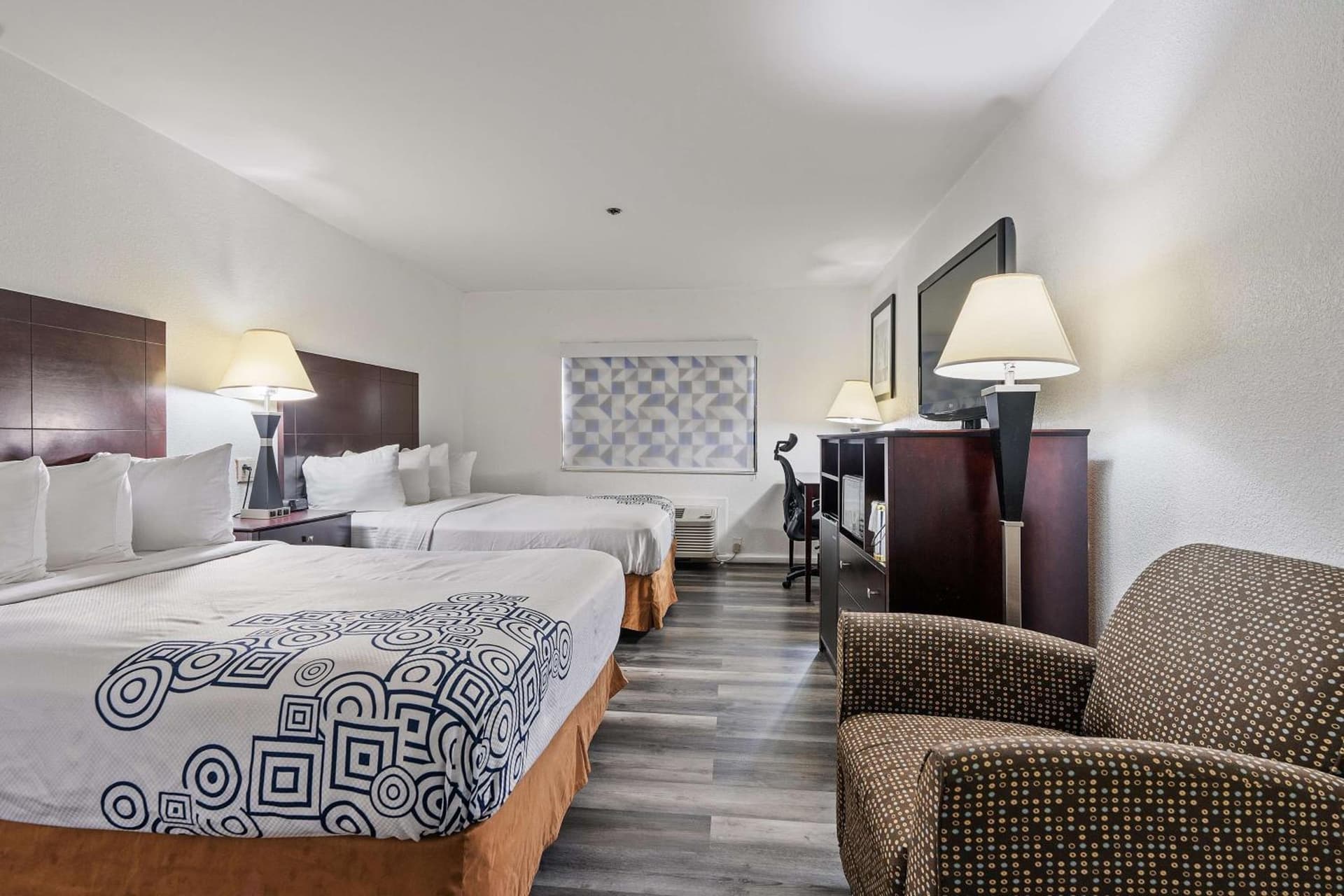 Best Western Oakbrook Inn property views in Oakbrook Terrace, IL — gallery photo 3