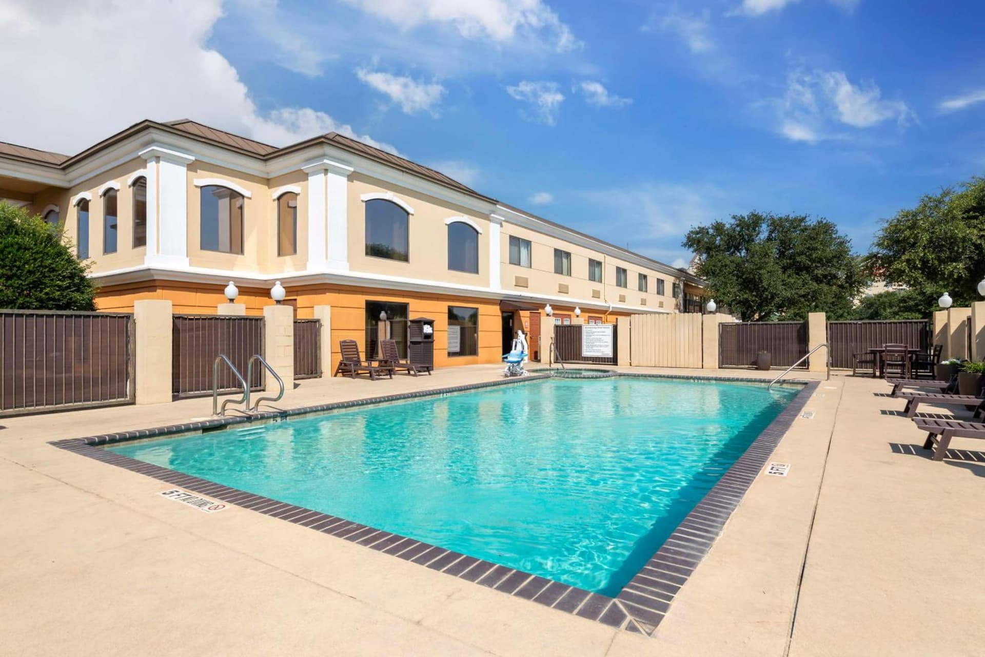 Best Western Inn & Suites New Braunfels gallery photo in New Braunfels, TX — image 13