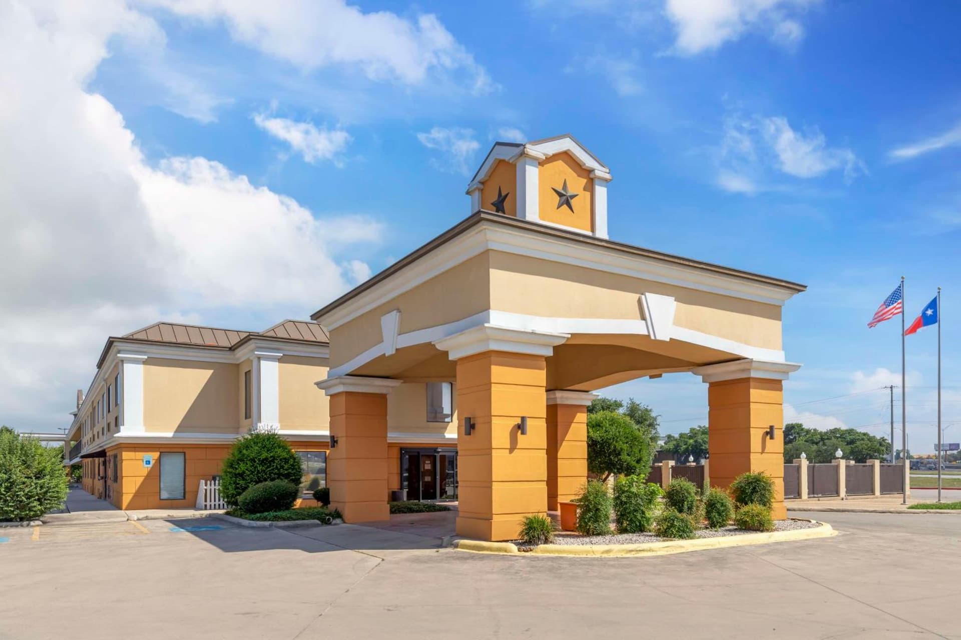 Best Western Inn & Suites New Braunfels featured exterior or lobby in New Braunfels, TX — similar hotel