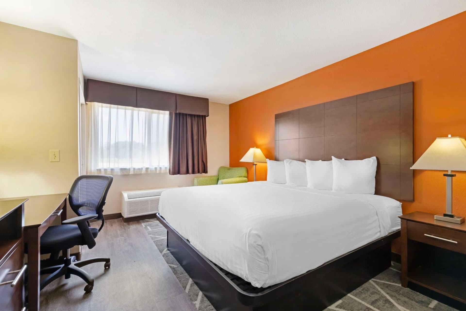 Best Western Inn & Suites New Braunfels gallery photo in New Braunfels, TX — image 25