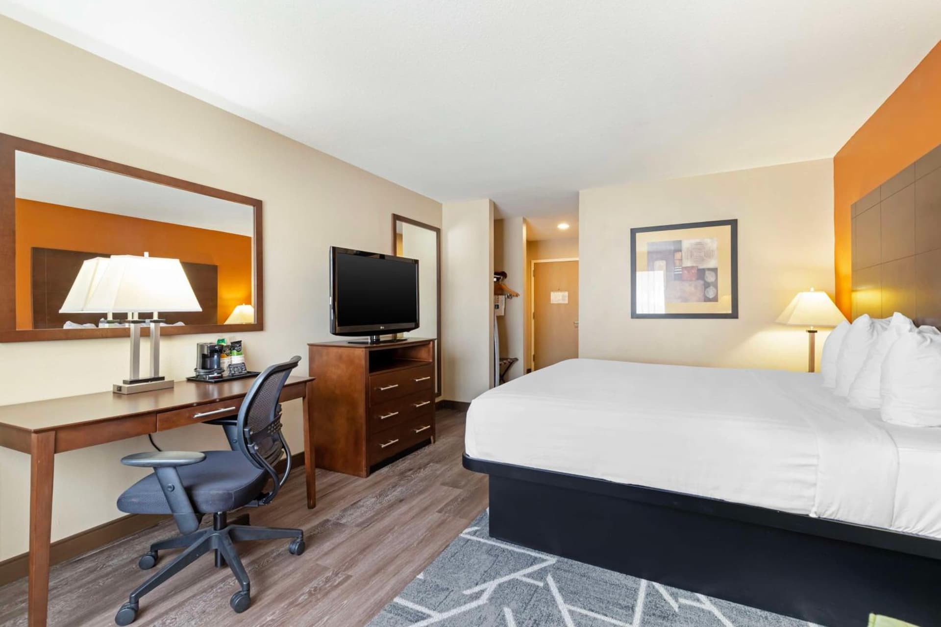 Best Western Inn & Suites New Braunfels gallery photo in New Braunfels, TX — image 9