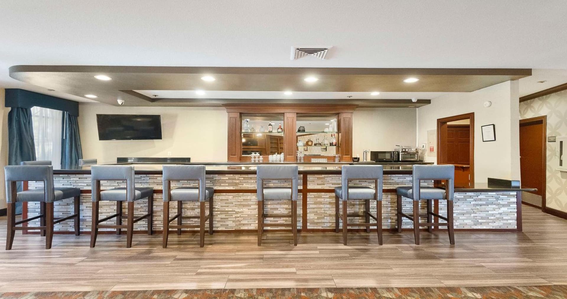 Best Western Plus Heritage Inn property views in Stockton, CA — gallery photo 3