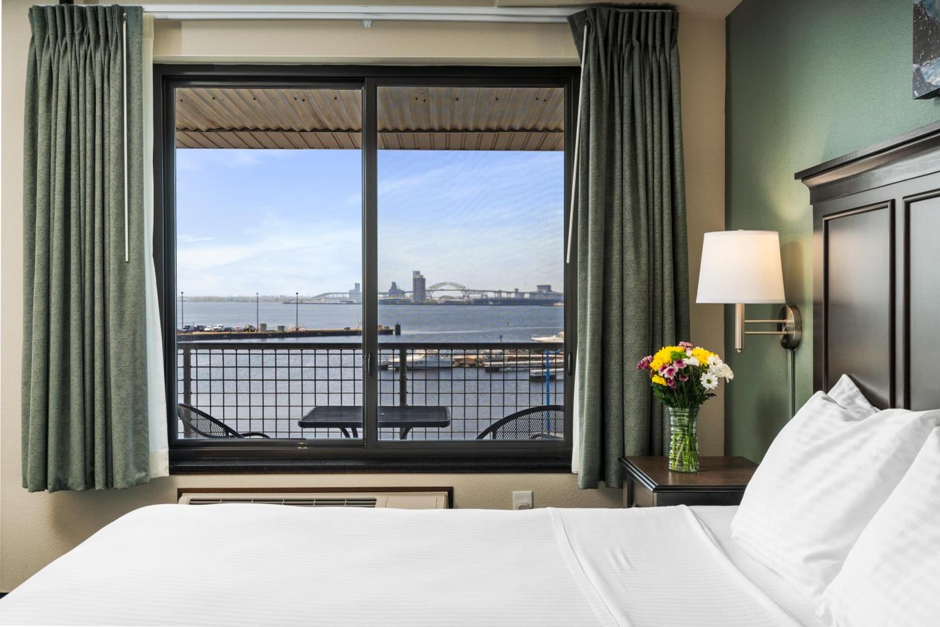 Park Point Marina Inn interior in Duluth, MN — gallery photo 2