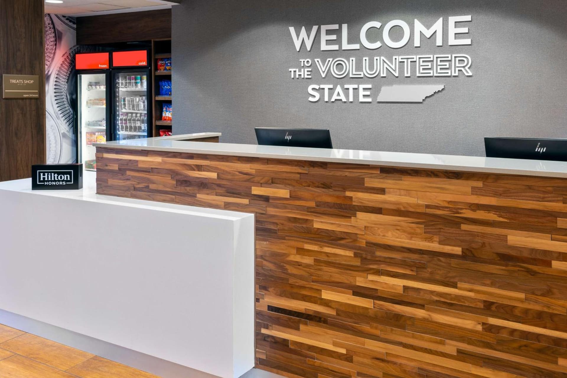 Hampton Inn & Suites Murfreesboro interior in Murfreesboro, TN — gallery photo 2