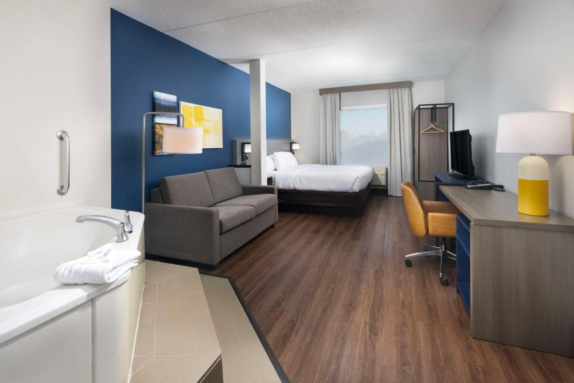 Comfort Suites Outlet Center gallery photo in Asheville, NC — image 26