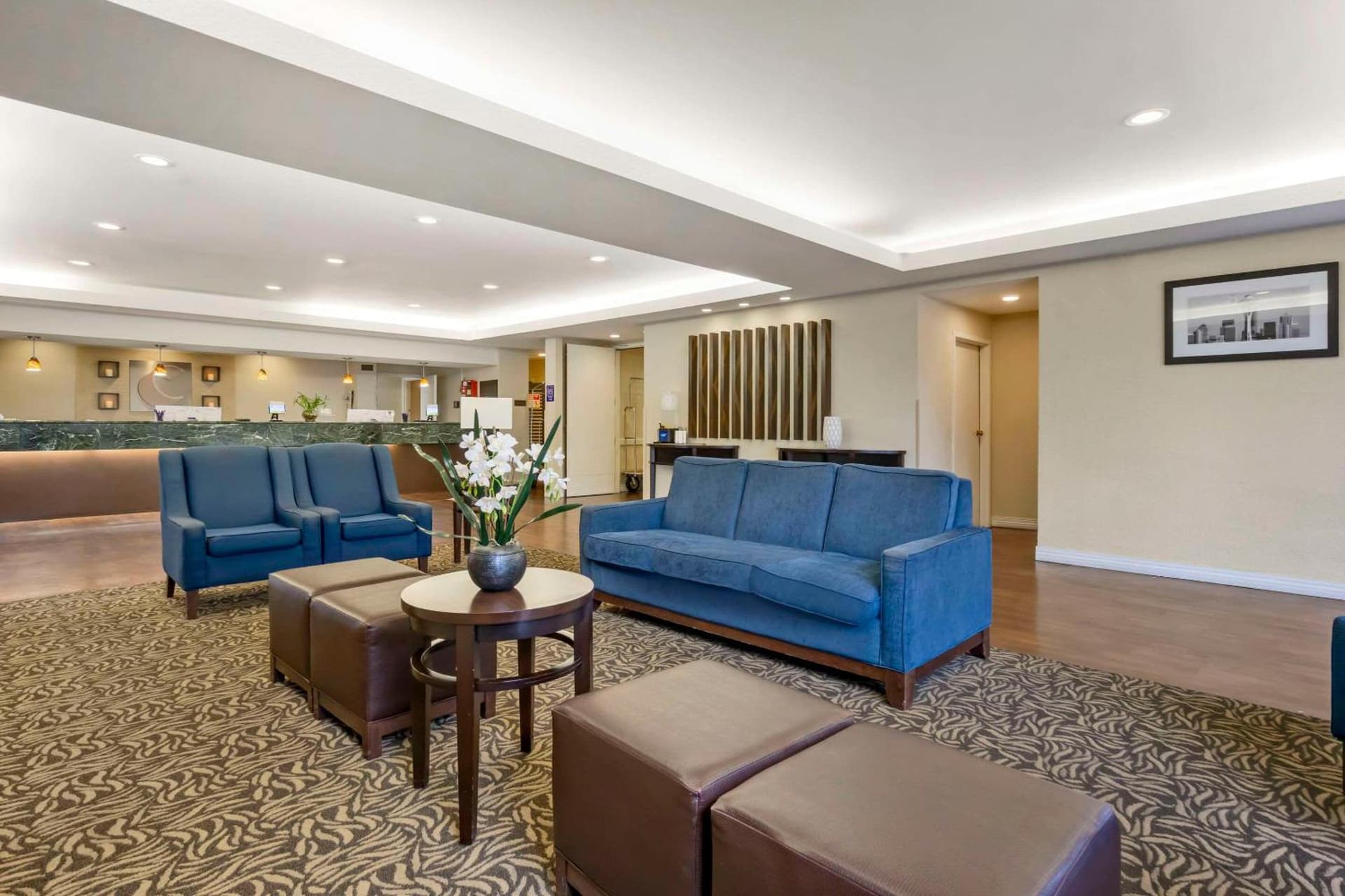 Comfort Inn & Suites Sea-Tac Airport property views in SeaTac, WA — gallery photo 3