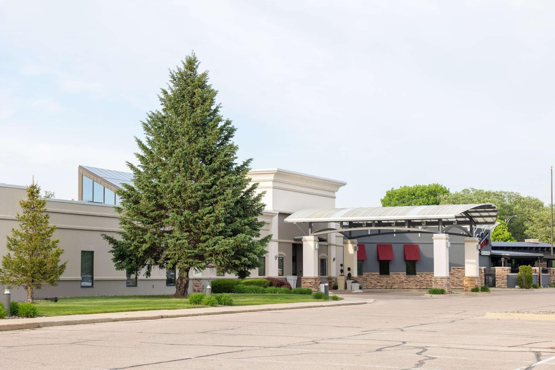 DoubleTree by Hilton Austin, MN interior in Austin, MN — gallery photo 2
