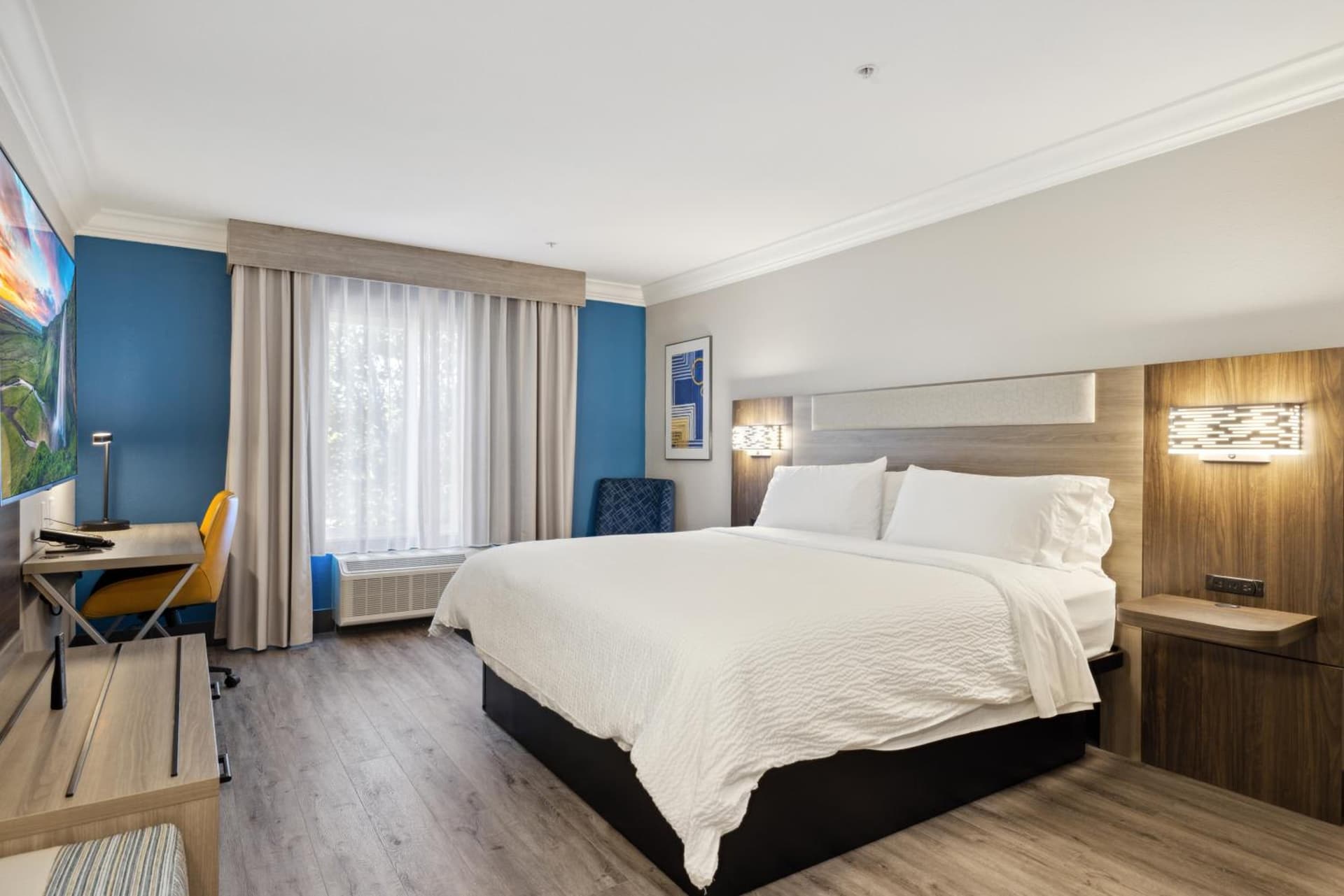 Holiday Inn Express Hotel & Suites Vacaville by IHG interior in Vacaville, CA — gallery photo 2