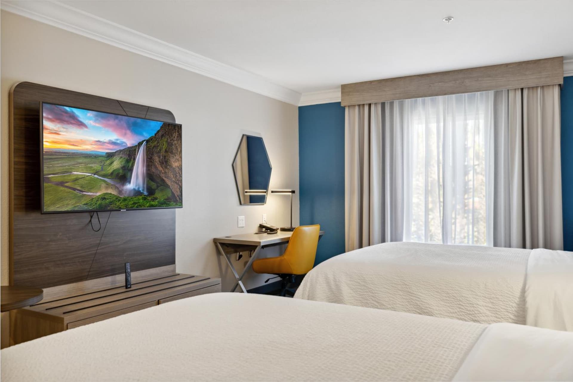 Holiday Inn Express Hotel & Suites Vacaville by IHG interior in Vacaville, CA — gallery photo 2