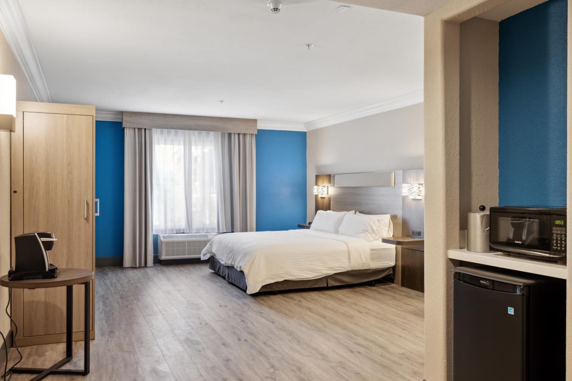 Holiday Inn Express Hotel & Suites Vacaville by IHG property views in Vacaville, CA — gallery photo 3