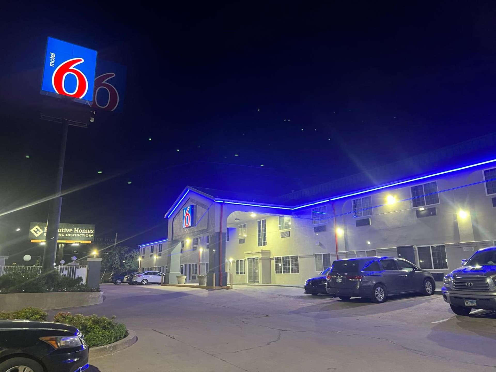Motel 6 Tulsa, OK Airport featured exterior or lobby in Tulsa, OK — similar hotel