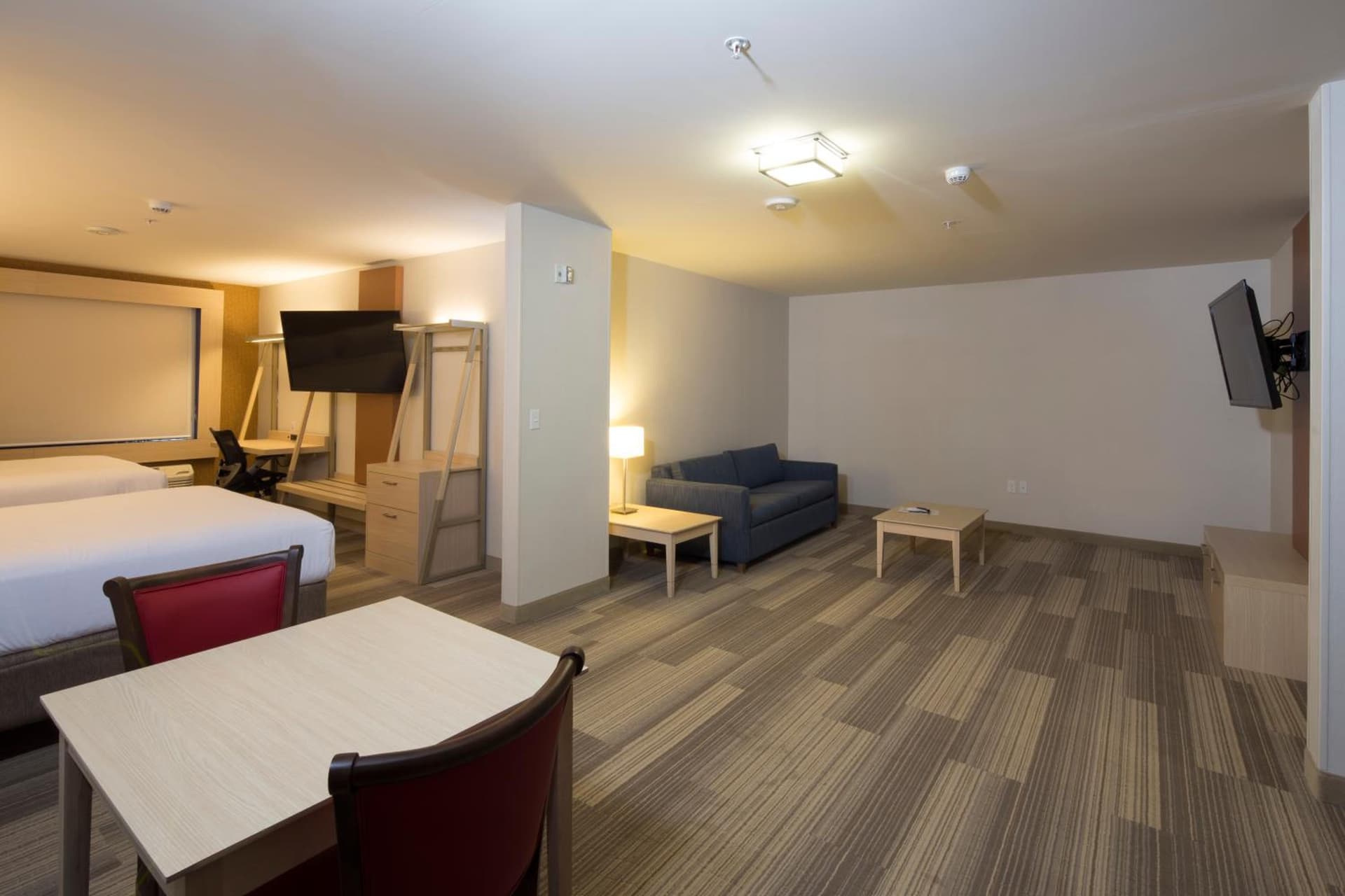 Holiday Inn Express & Suites Port Huron by IHG interior in Port Huron, MI — gallery photo 2
