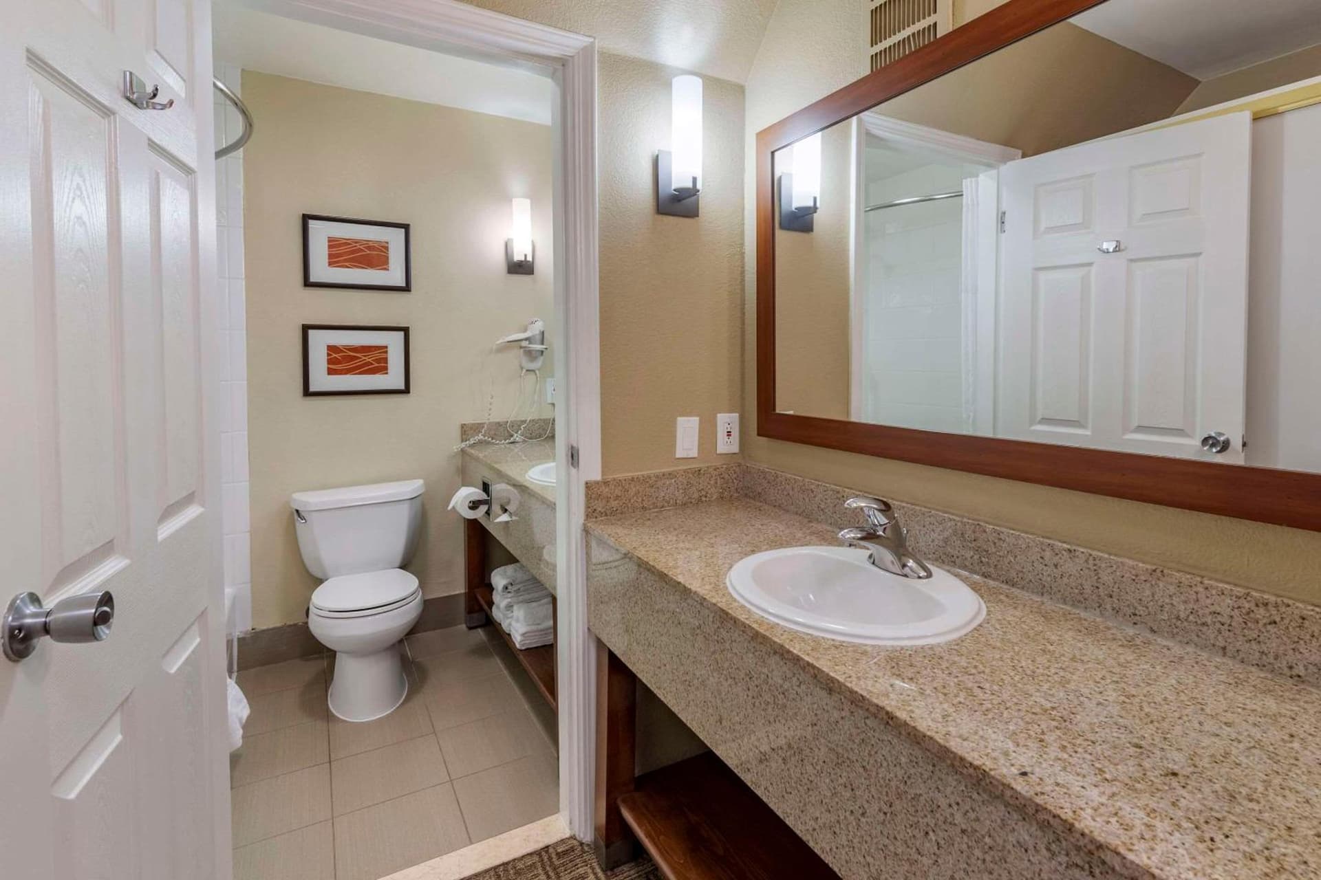 Comfort Inn & Suites Ventura Beach gallery photo in Ventura, CA — image 25