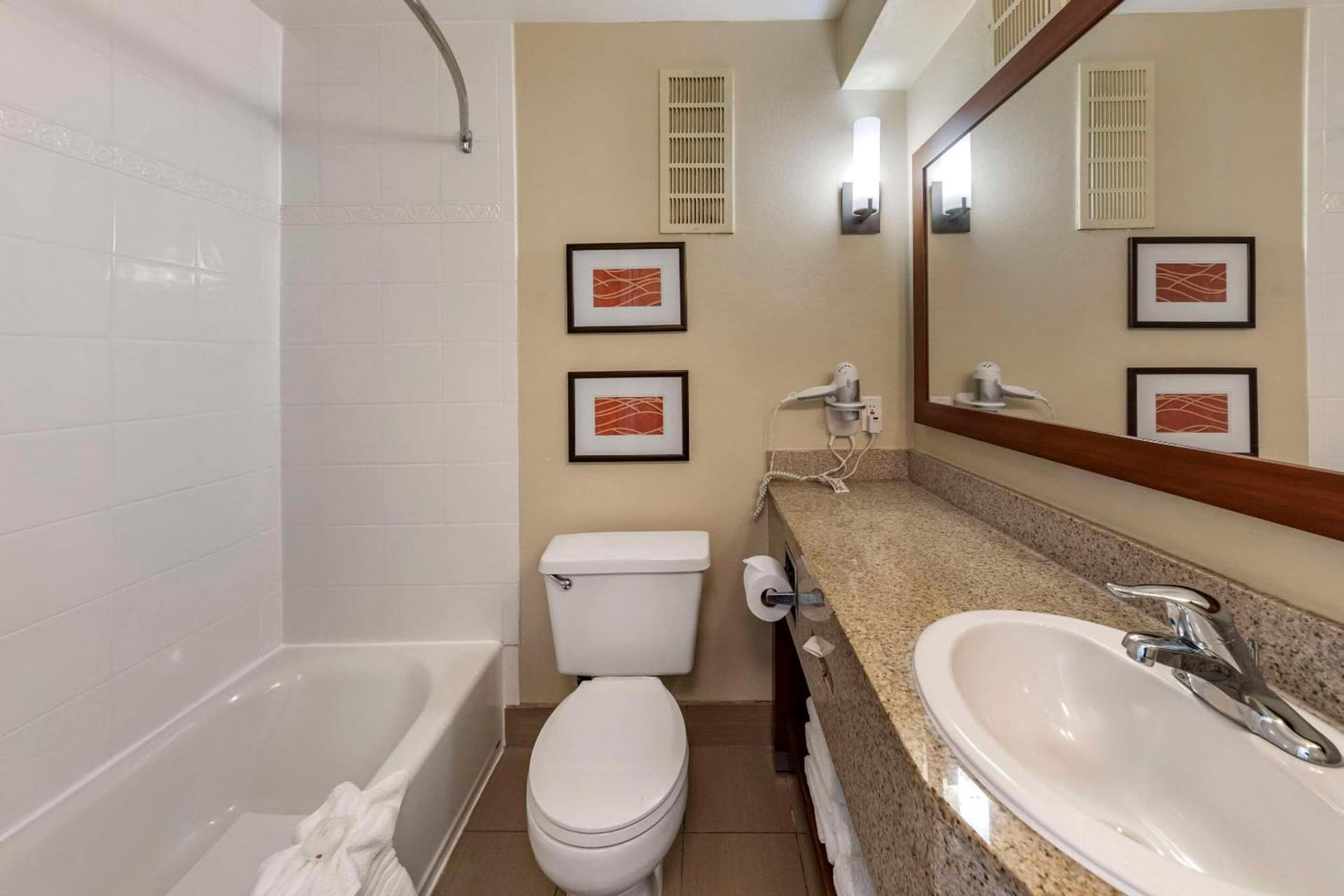 Comfort Inn & Suites Ventura Beach gallery photo in Ventura, CA — image 7