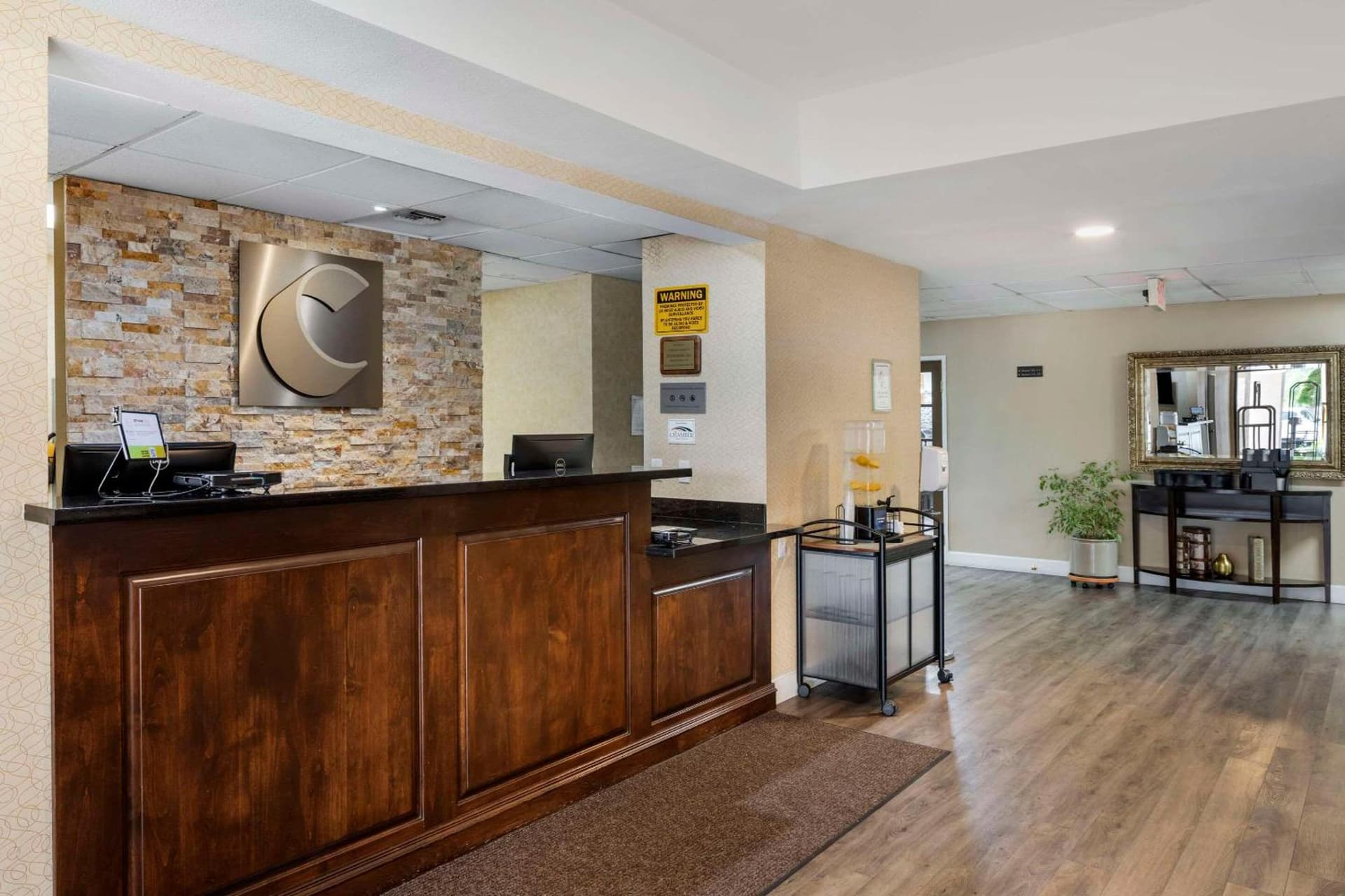 Comfort Suites Tulare Sequoia Gateway interior in Tulare, CA — gallery photo 2