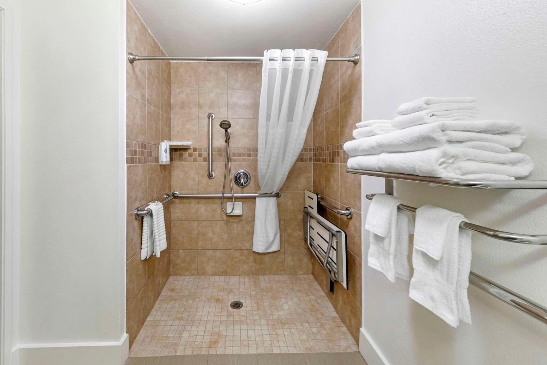 Comfort Suites Tulare Sequoia Gateway gallery photo in Tulare, CA — image 9