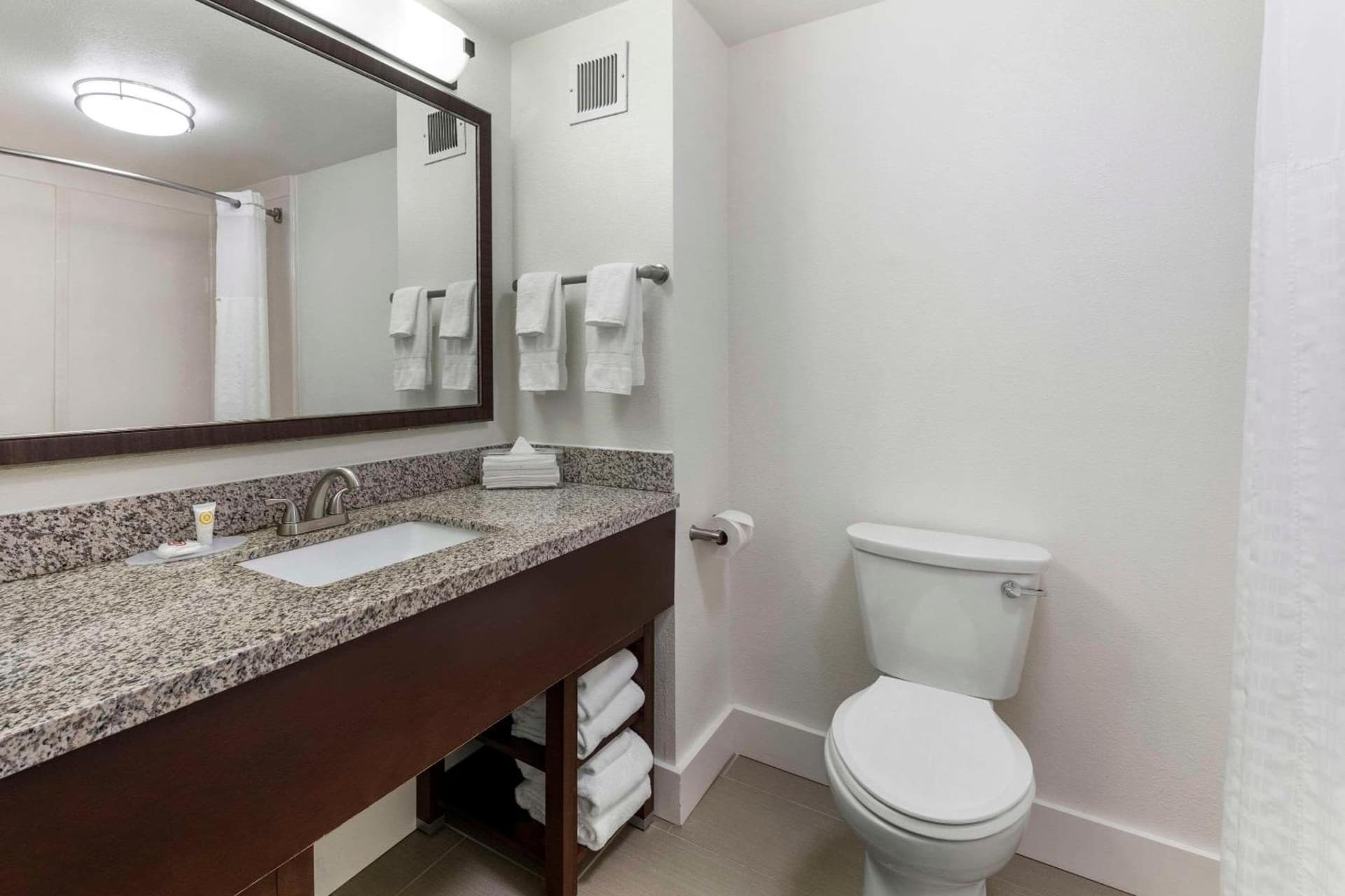 Comfort Suites Tulare Sequoia Gateway property views in Tulare, CA — gallery photo 3