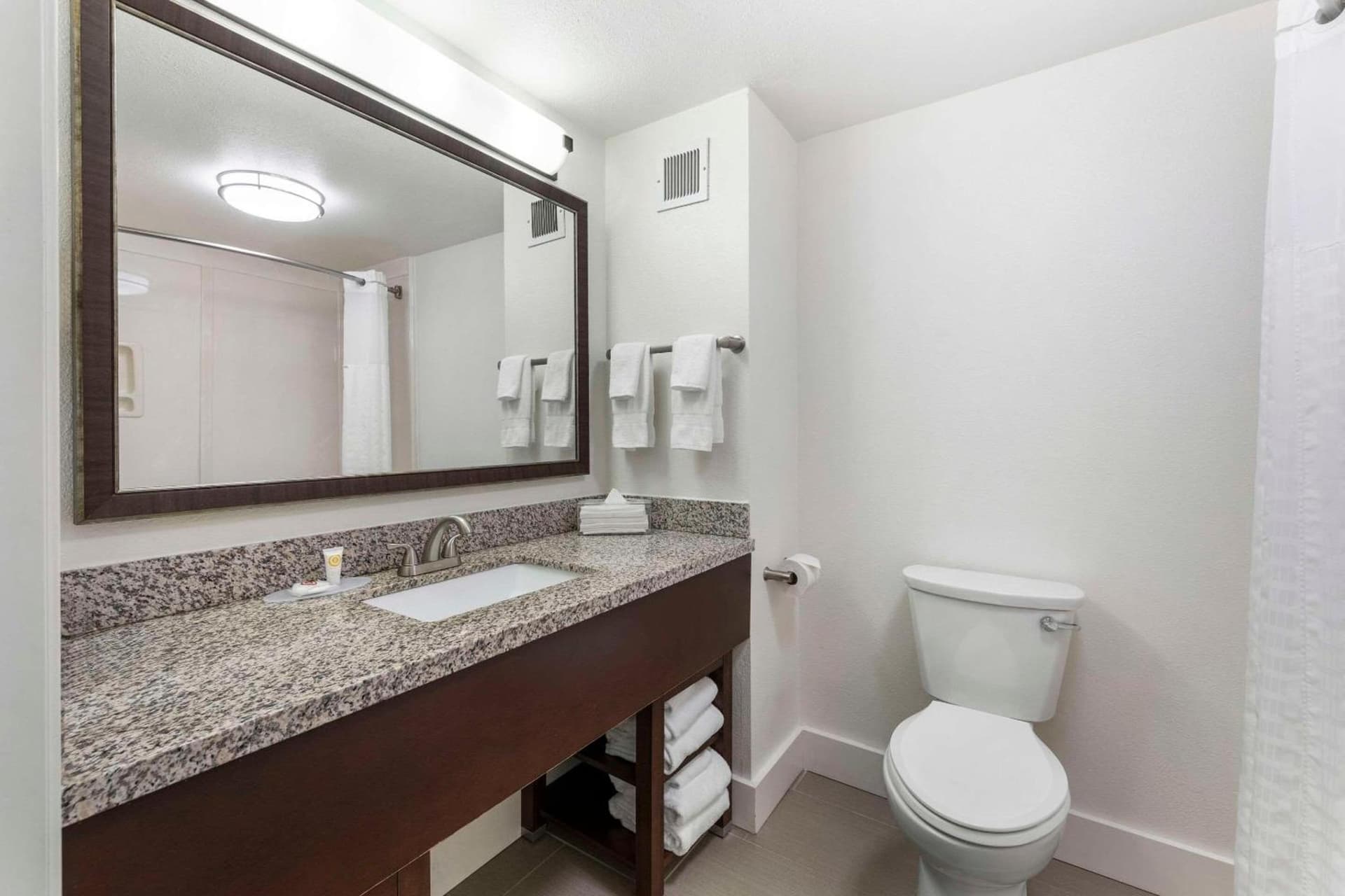 Comfort Suites Tulare Sequoia Gateway gallery photo in Tulare, CA — image 52