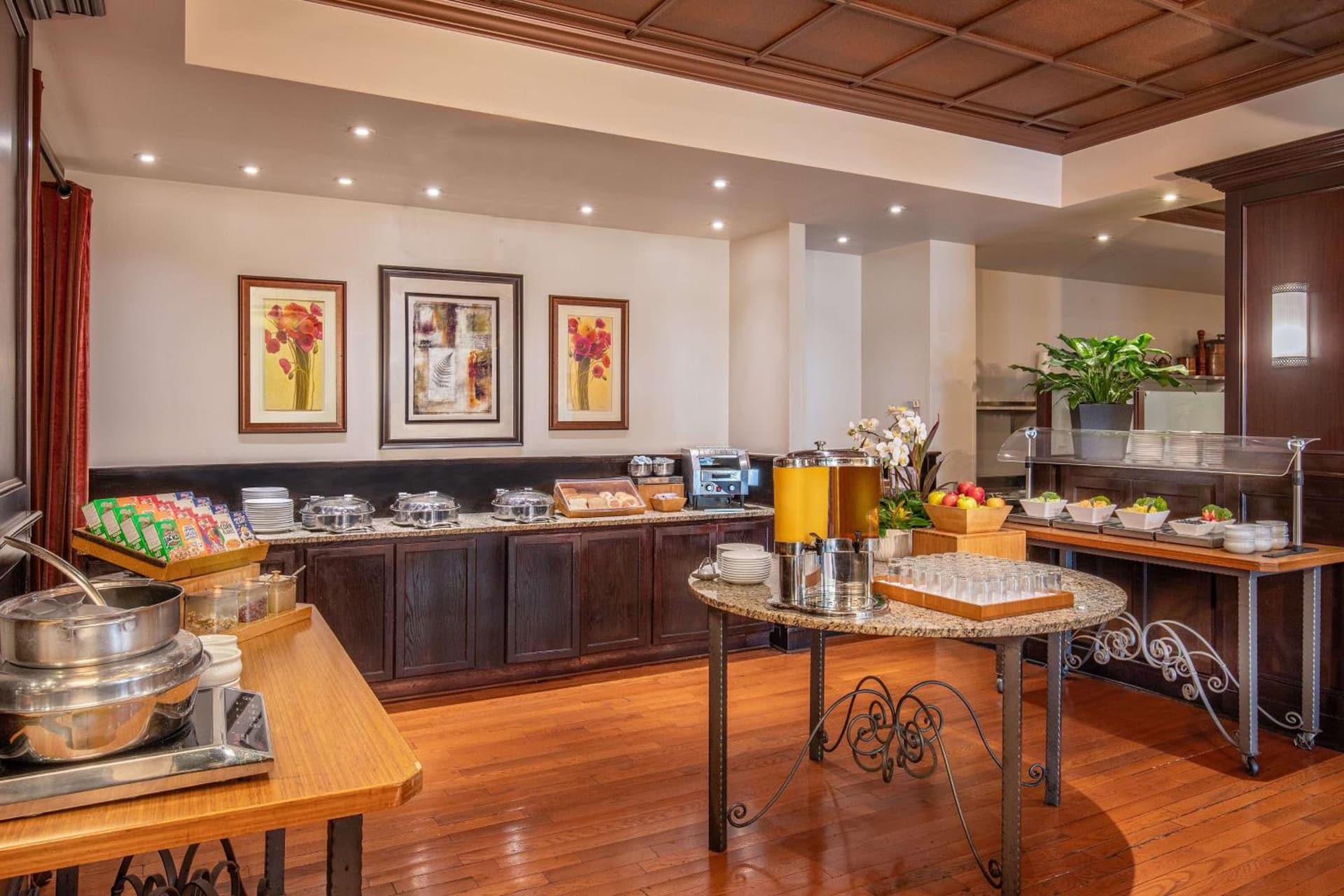 DoubleTree by Hilton Hotel and Conference Center Chicago North Shore gallery photo in Skokie, IL — image 33