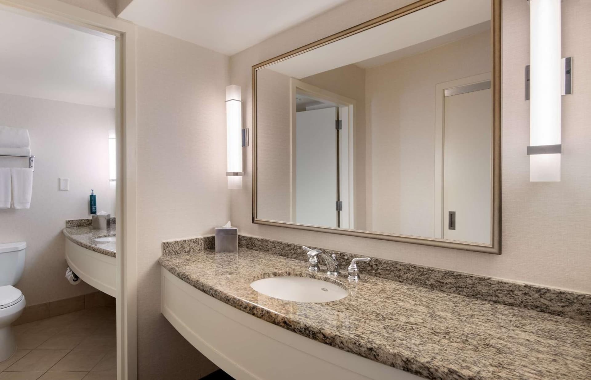 DoubleTree by Hilton Washington DC – Crystal City gallery photo in Arlington, VA — image 57