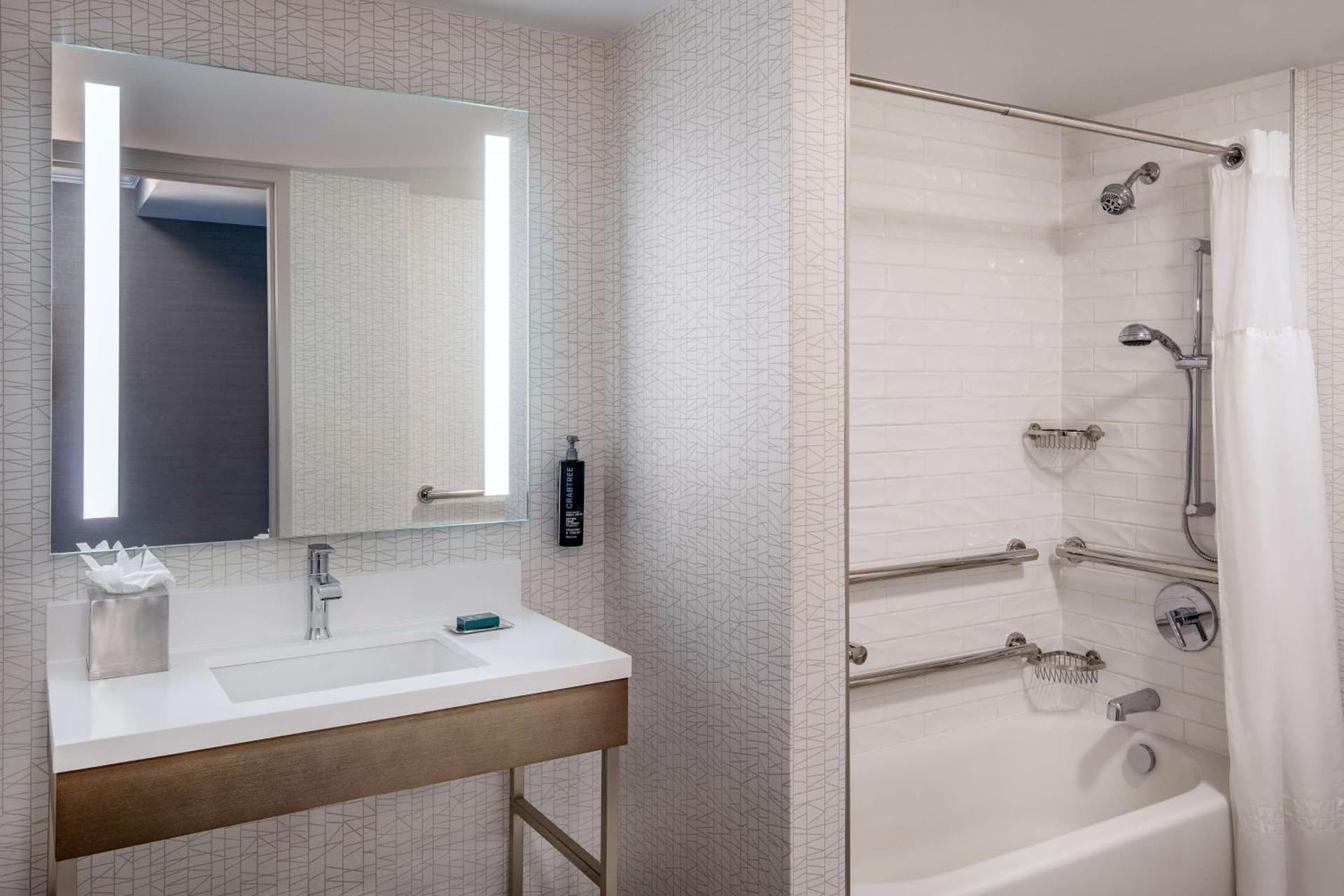 DoubleTree by Hilton Hotel and Conference Center Chicago North Shore gallery photo in Skokie, IL — image 45