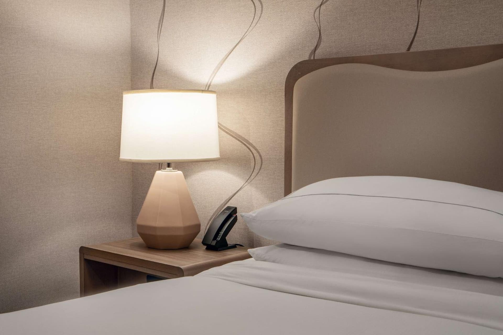 DoubleTree by Hilton Hotel and Conference Center Chicago North Shore gallery photo in Skokie, IL — image 52