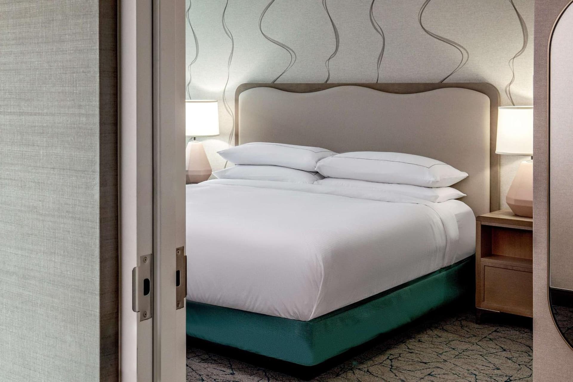 DoubleTree by Hilton Hotel and Conference Center Chicago North Shore gallery photo in Skokie, IL — image 37