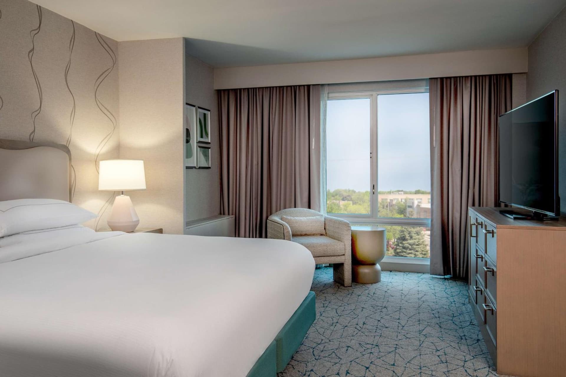 DoubleTree by Hilton Hotel and Conference Center Chicago North Shore gallery photo in Skokie, IL — image 49