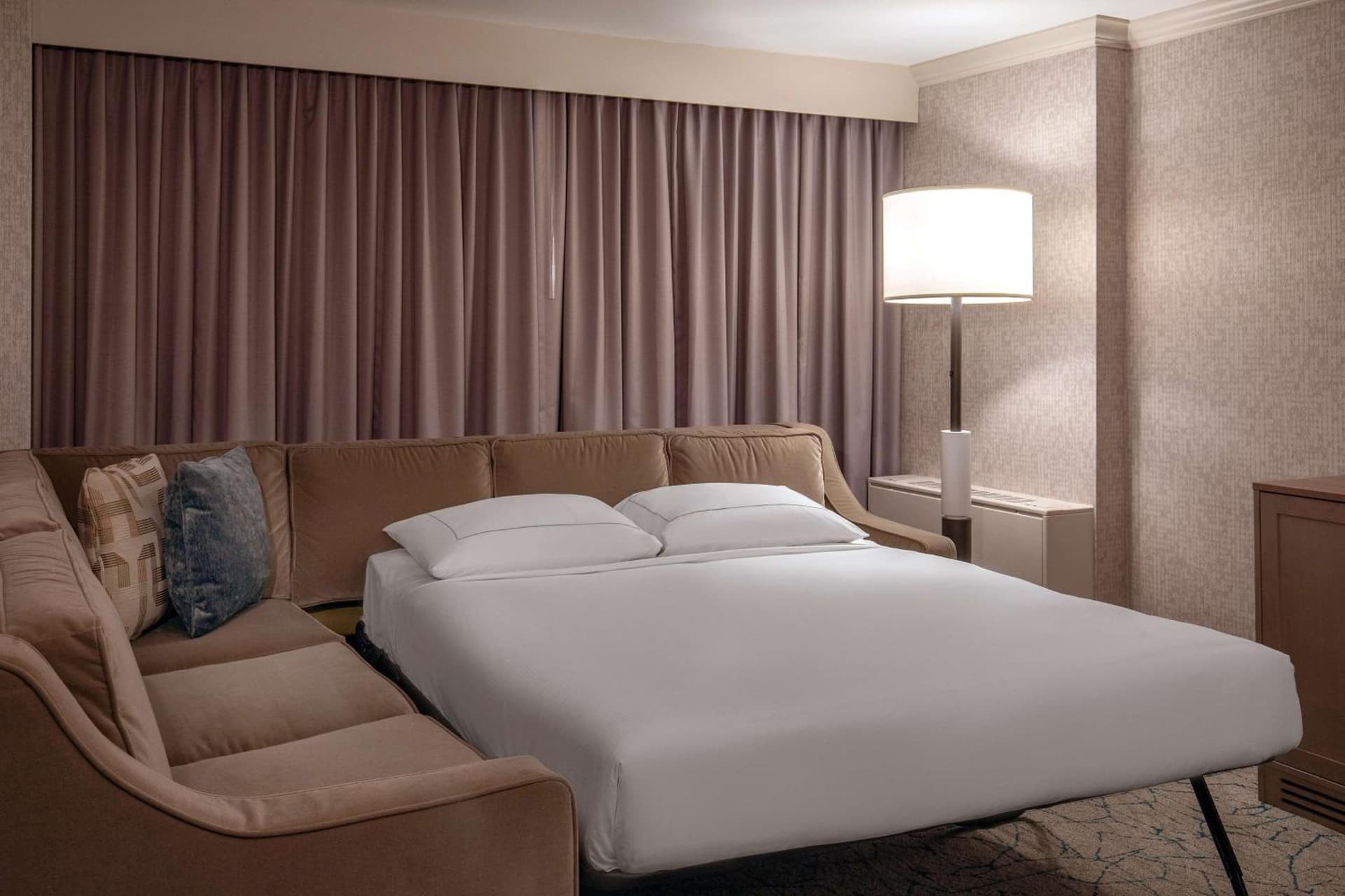 DoubleTree by Hilton Hotel and Conference Center Chicago North Shore gallery photo in Skokie, IL — image 62
