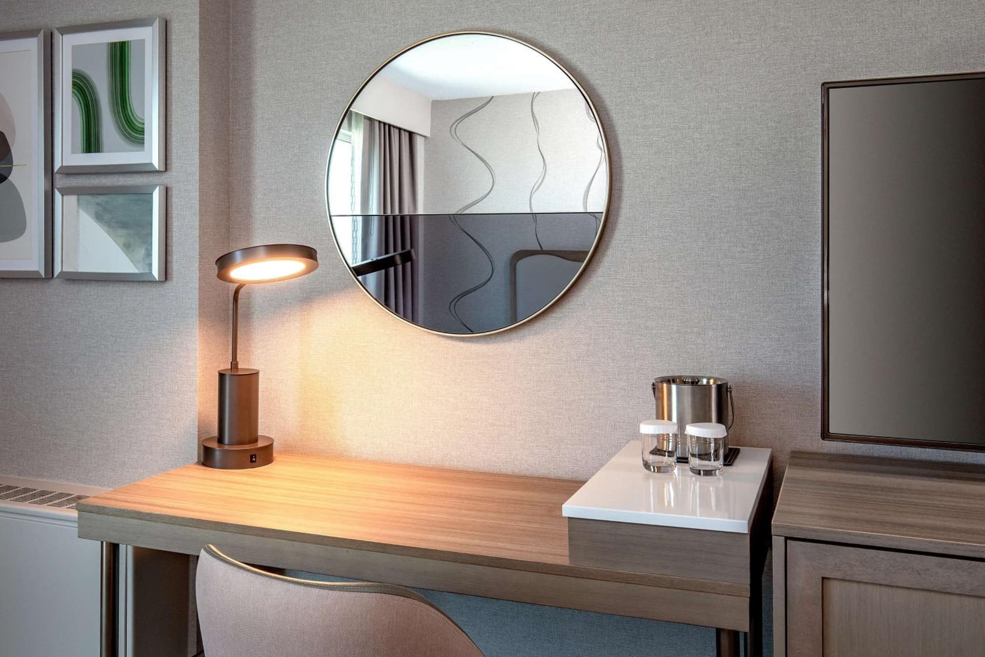 DoubleTree by Hilton Hotel and Conference Center Chicago North Shore gallery photo in Skokie, IL — image 23