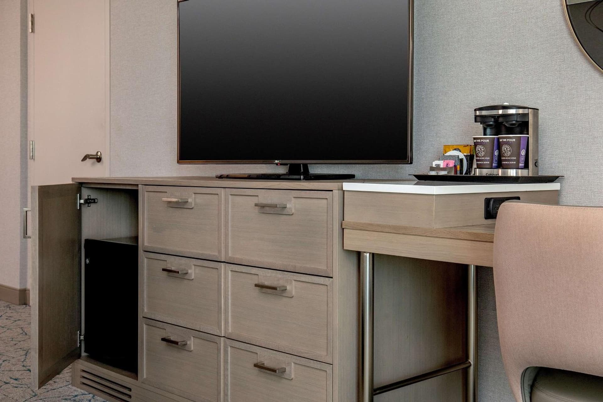DoubleTree by Hilton Hotel and Conference Center Chicago North Shore gallery photo in Skokie, IL — image 41