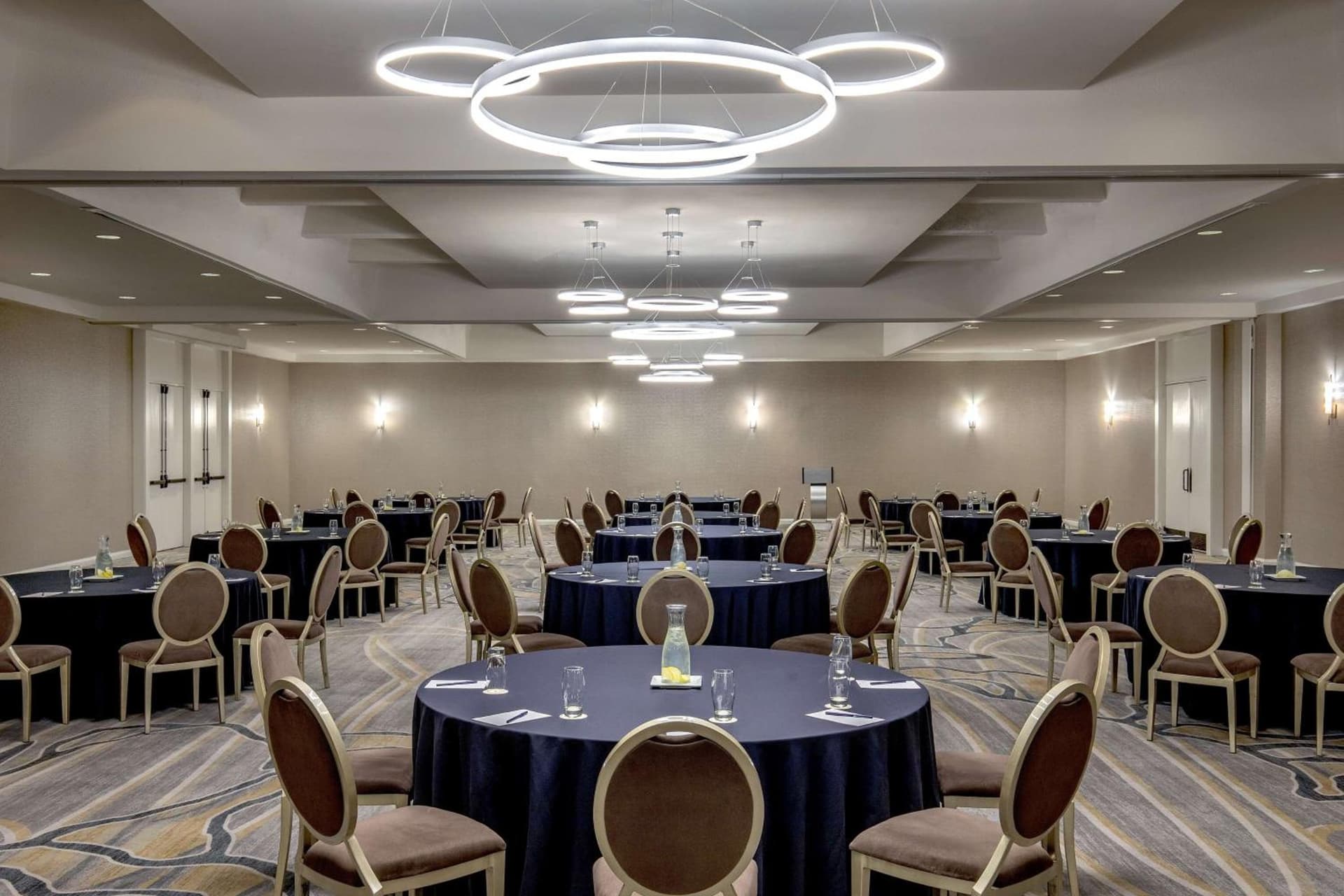 DoubleTree by Hilton Hotel and Conference Center Chicago North Shore gallery photo in Skokie, IL — image 18