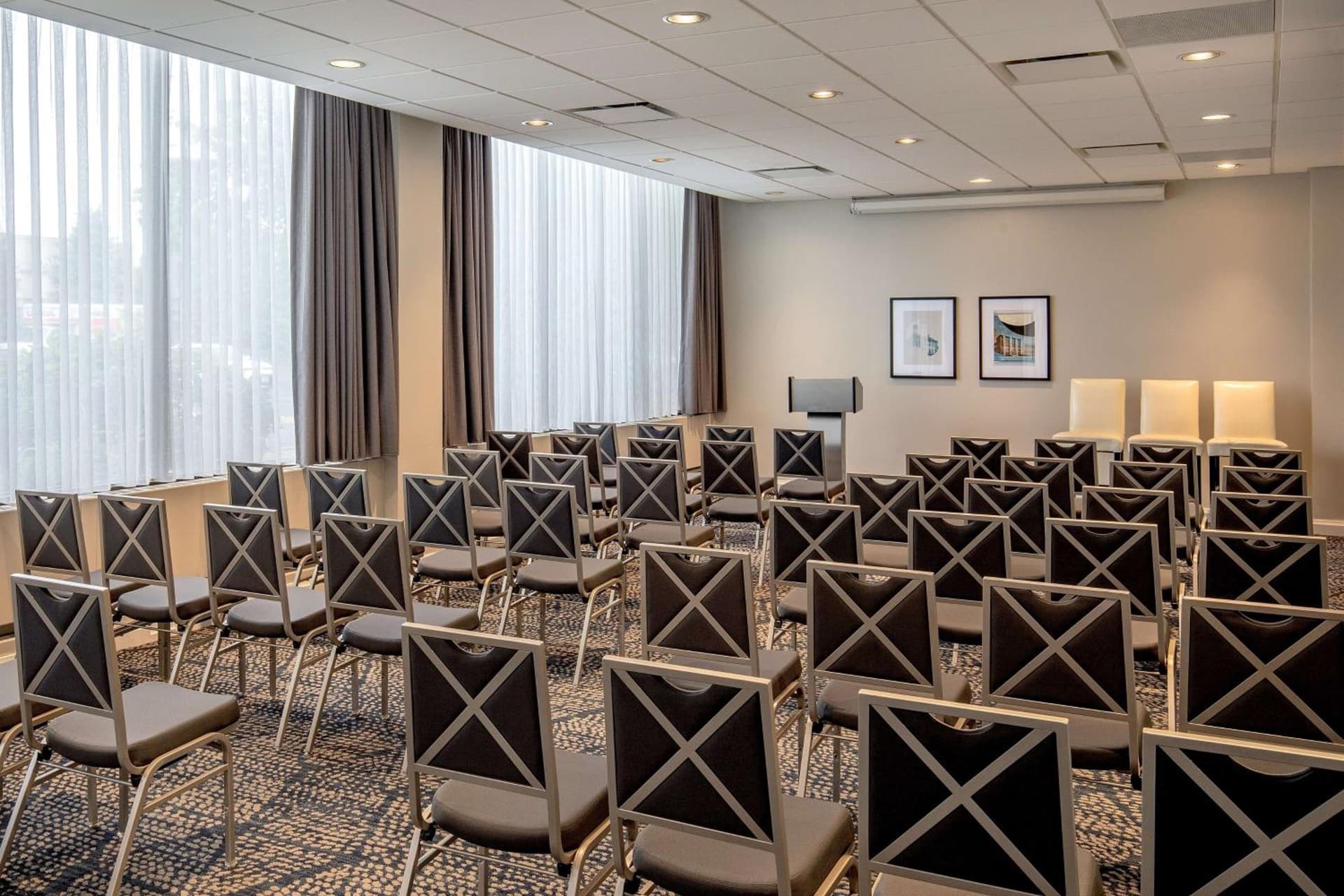 DoubleTree by Hilton Hotel and Conference Center Chicago North Shore gallery photo in Skokie, IL — image 47