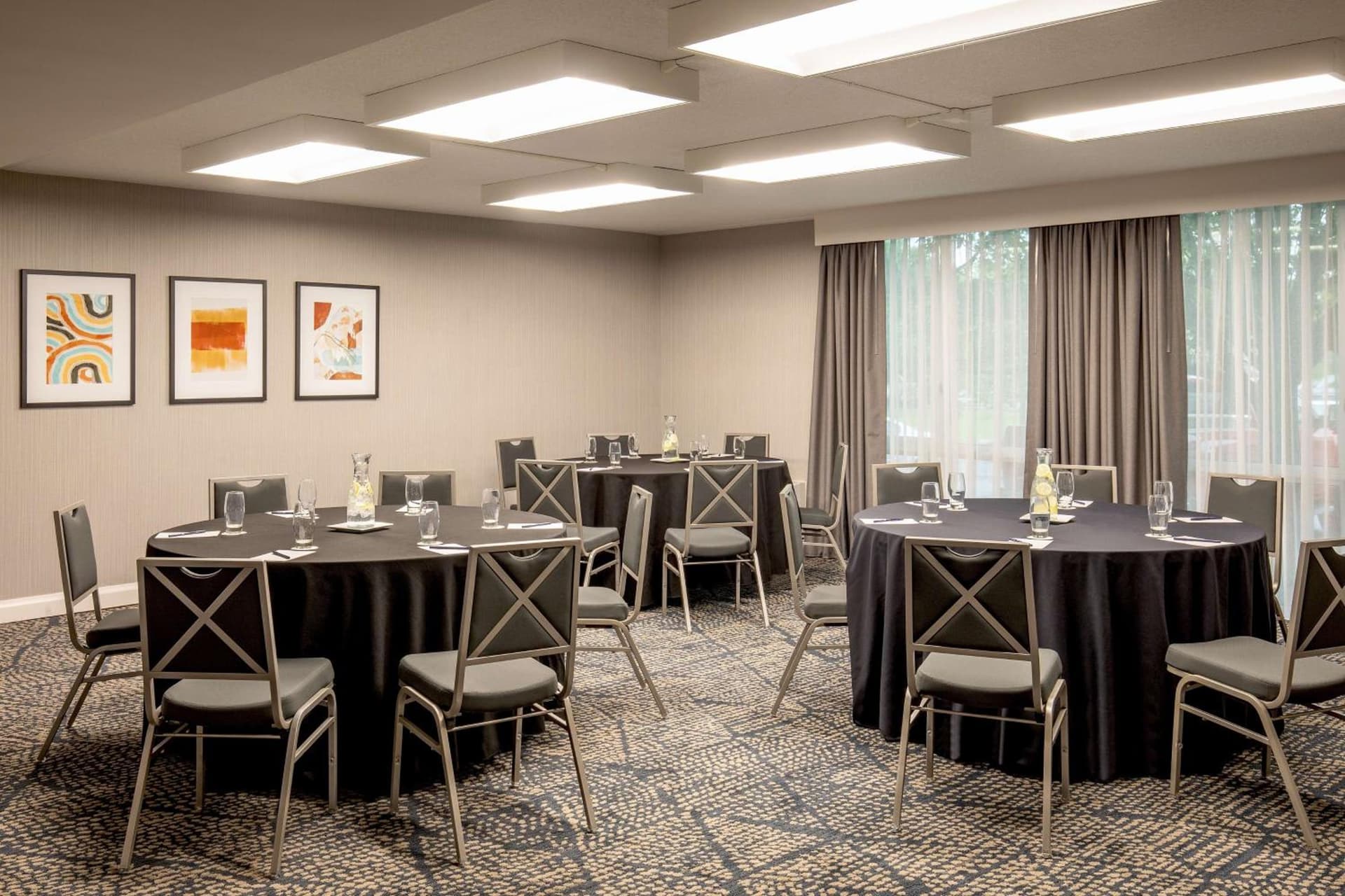 DoubleTree by Hilton Hotel and Conference Center Chicago North Shore gallery photo in Skokie, IL — image 11
