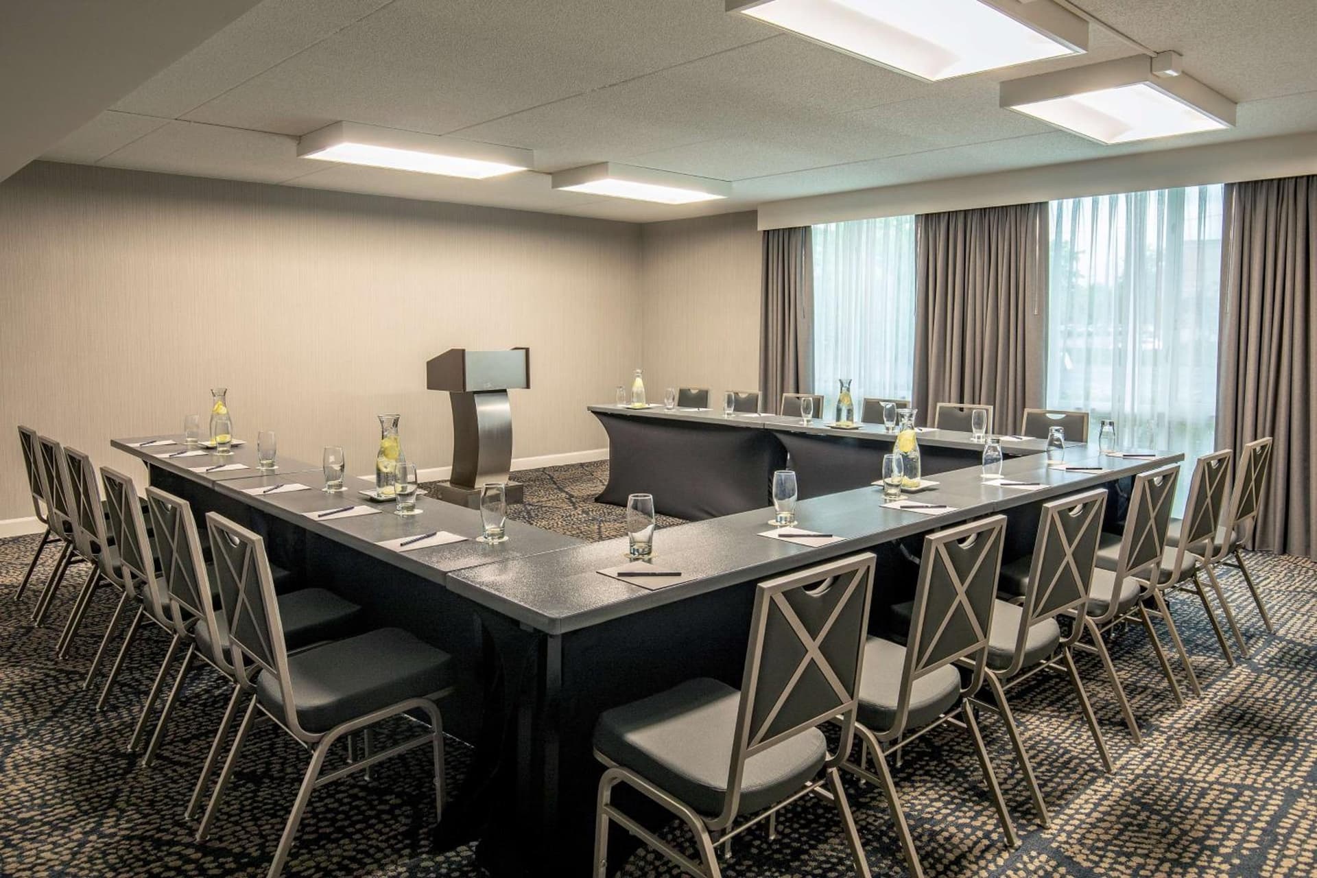DoubleTree by Hilton Hotel and Conference Center Chicago North Shore gallery photo in Skokie, IL — image 60