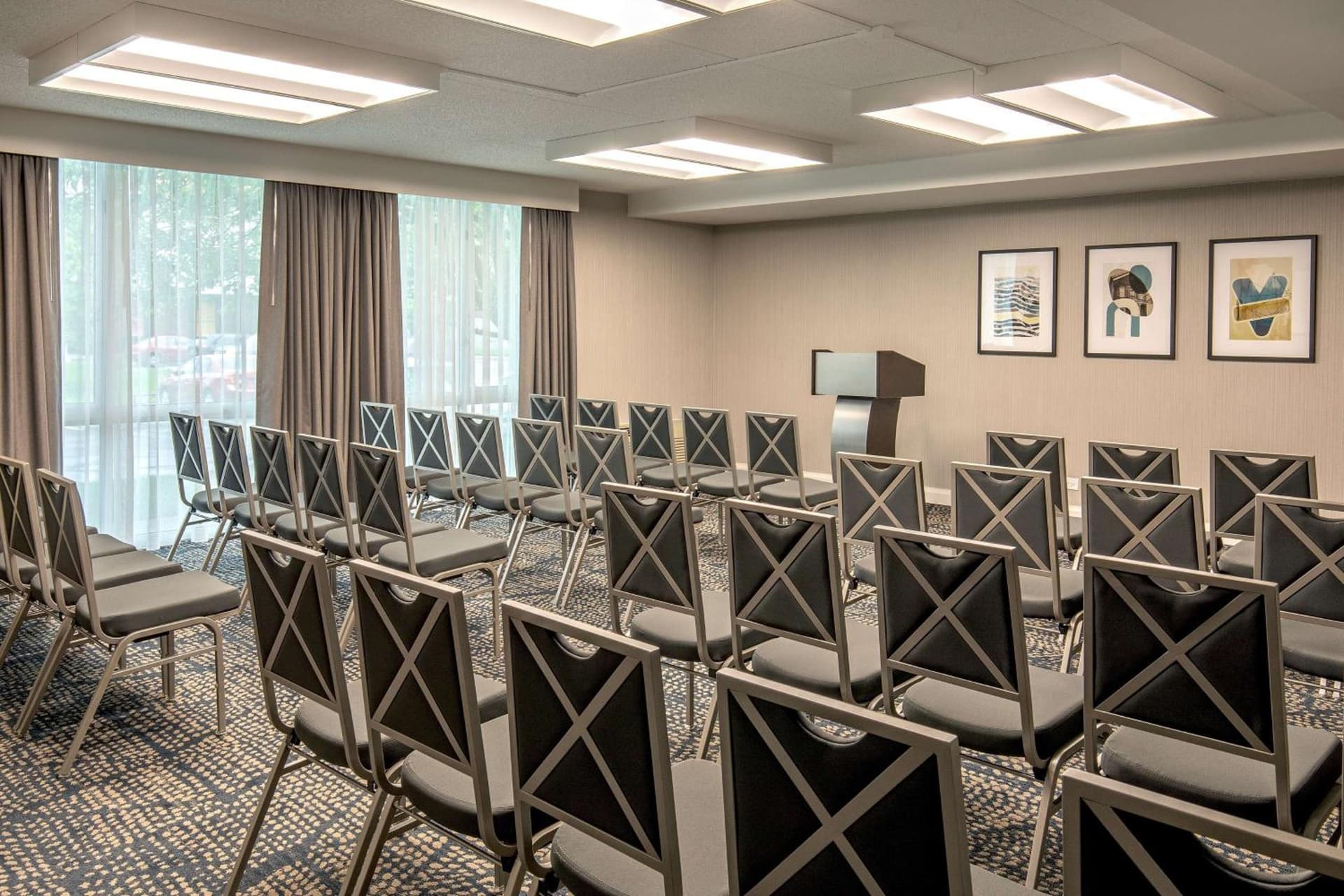 DoubleTree by Hilton Hotel and Conference Center Chicago North Shore gallery photo in Skokie, IL — image 22