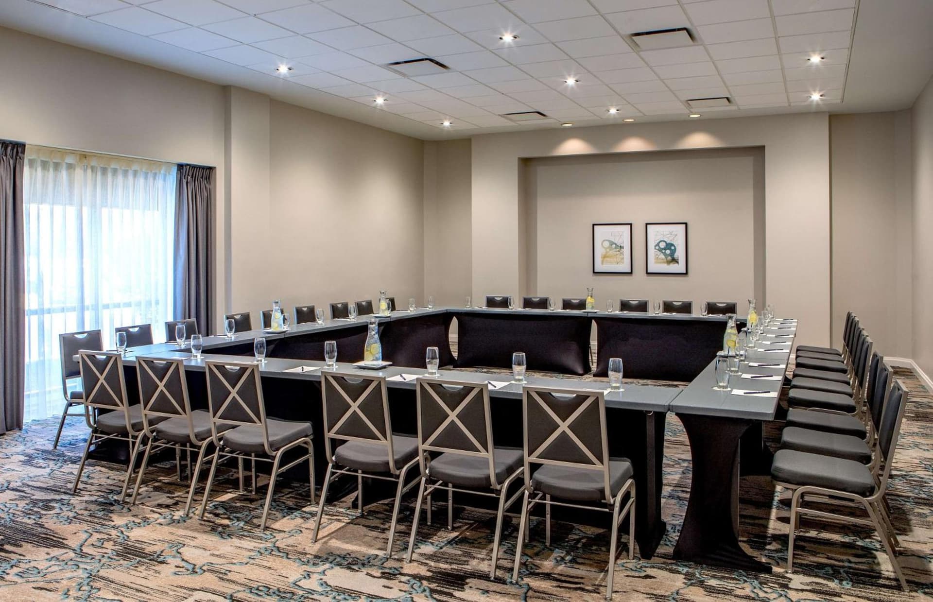 DoubleTree by Hilton Hotel and Conference Center Chicago North Shore gallery photo in Skokie, IL — image 5