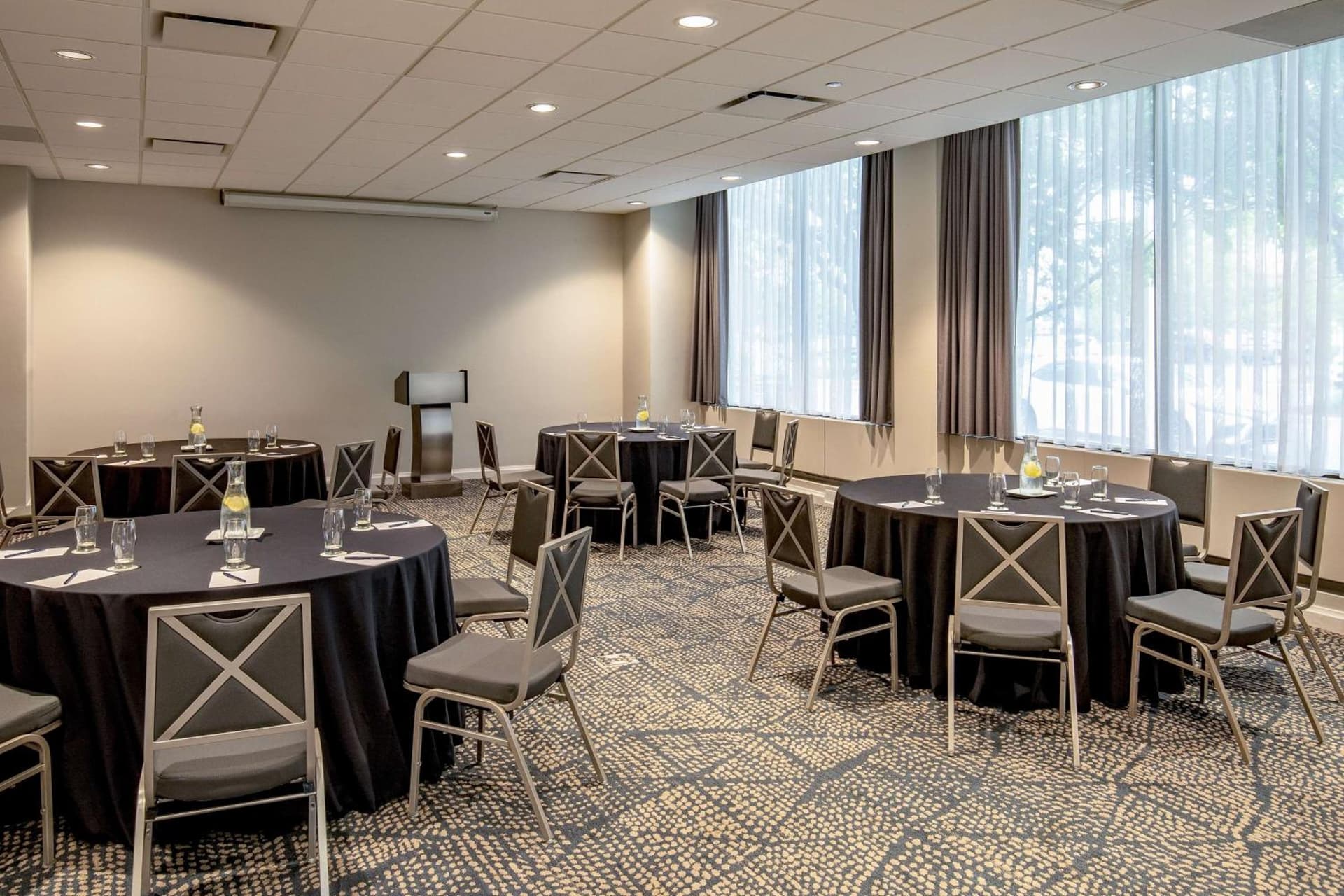 DoubleTree by Hilton Hotel and Conference Center Chicago North Shore gallery photo in Skokie, IL — image 57