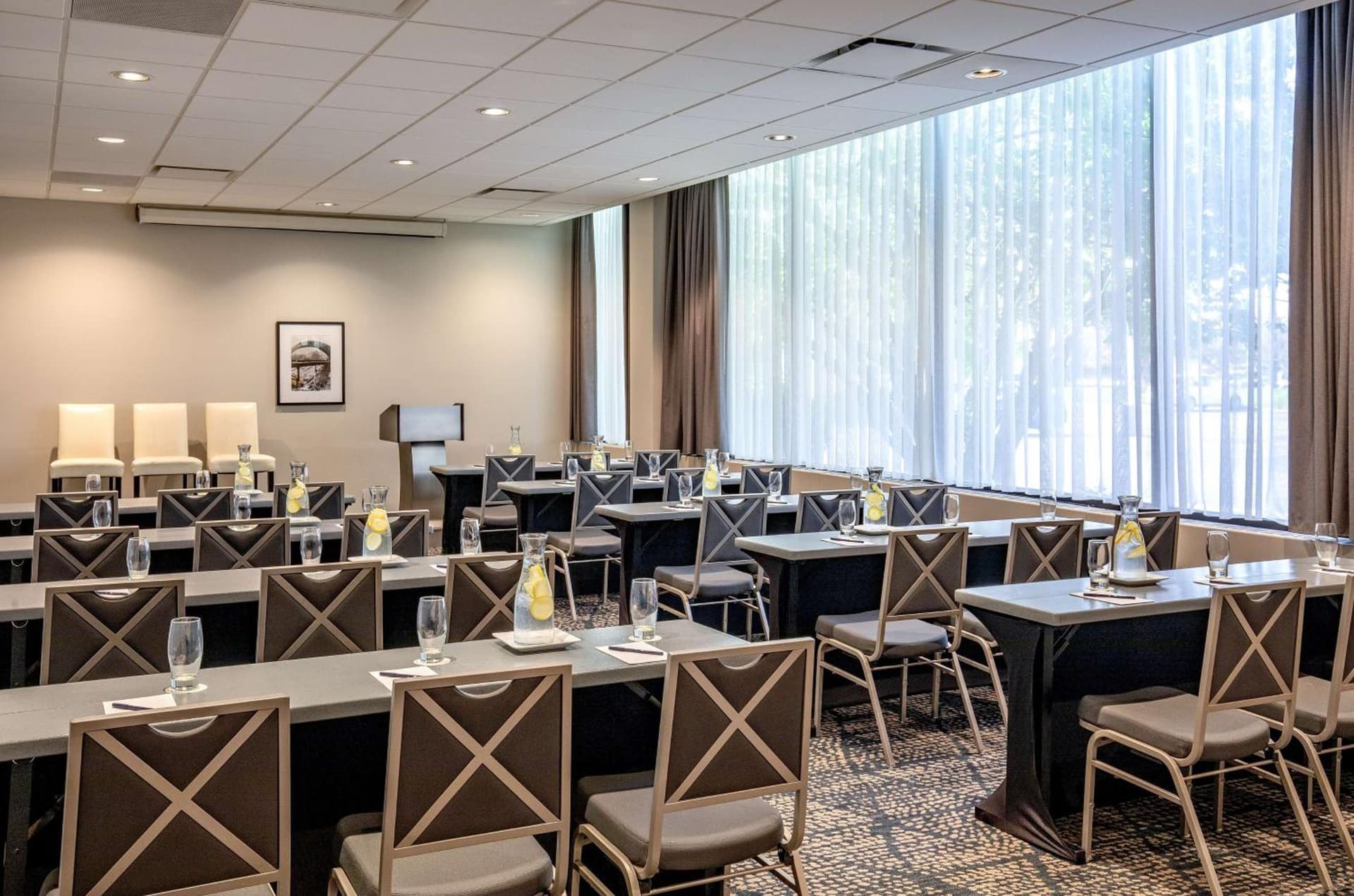 DoubleTree by Hilton Hotel and Conference Center Chicago North Shore gallery photo in Skokie, IL — image 16