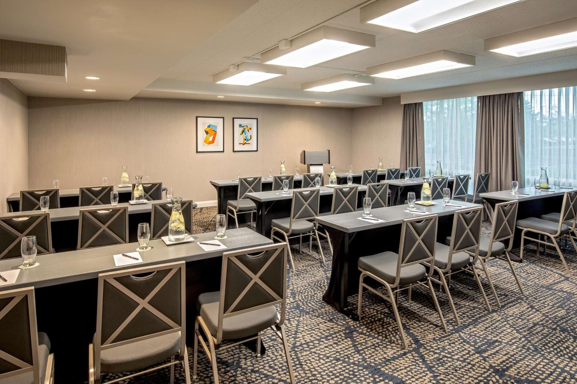 DoubleTree by Hilton Hotel and Conference Center Chicago North Shore gallery photo in Skokie, IL — image 13