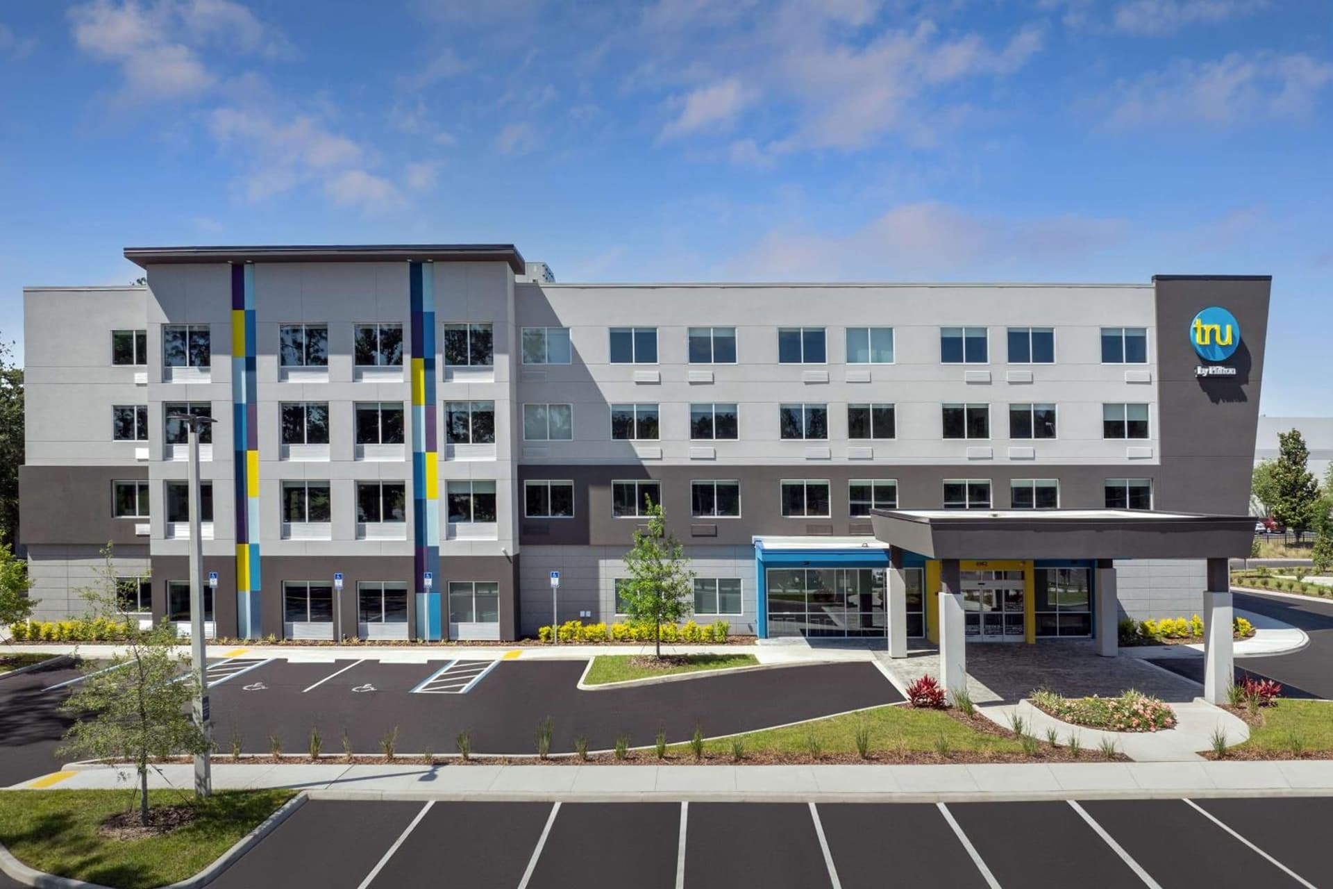 Tru by Hilton Jacksonville West I 295 interior in Jacksonville, FL — gallery photo 2