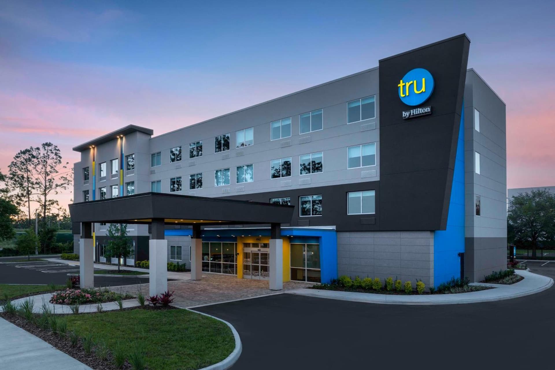 Tru by Hilton Jacksonville West I 295 featured exterior or lobby in Jacksonville, FL — similar hotel