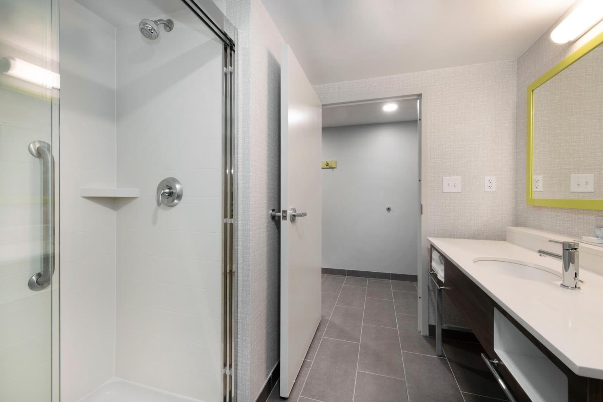 Hampton Inn & Suites Burlington gallery photo in Burlington, NC — image 35