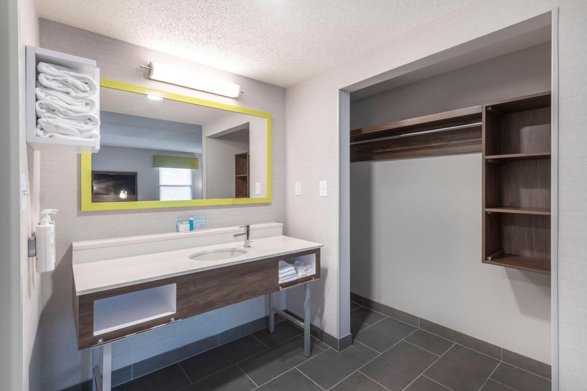 Hampton Inn & Suites Burlington gallery photo in Burlington, NC — image 42