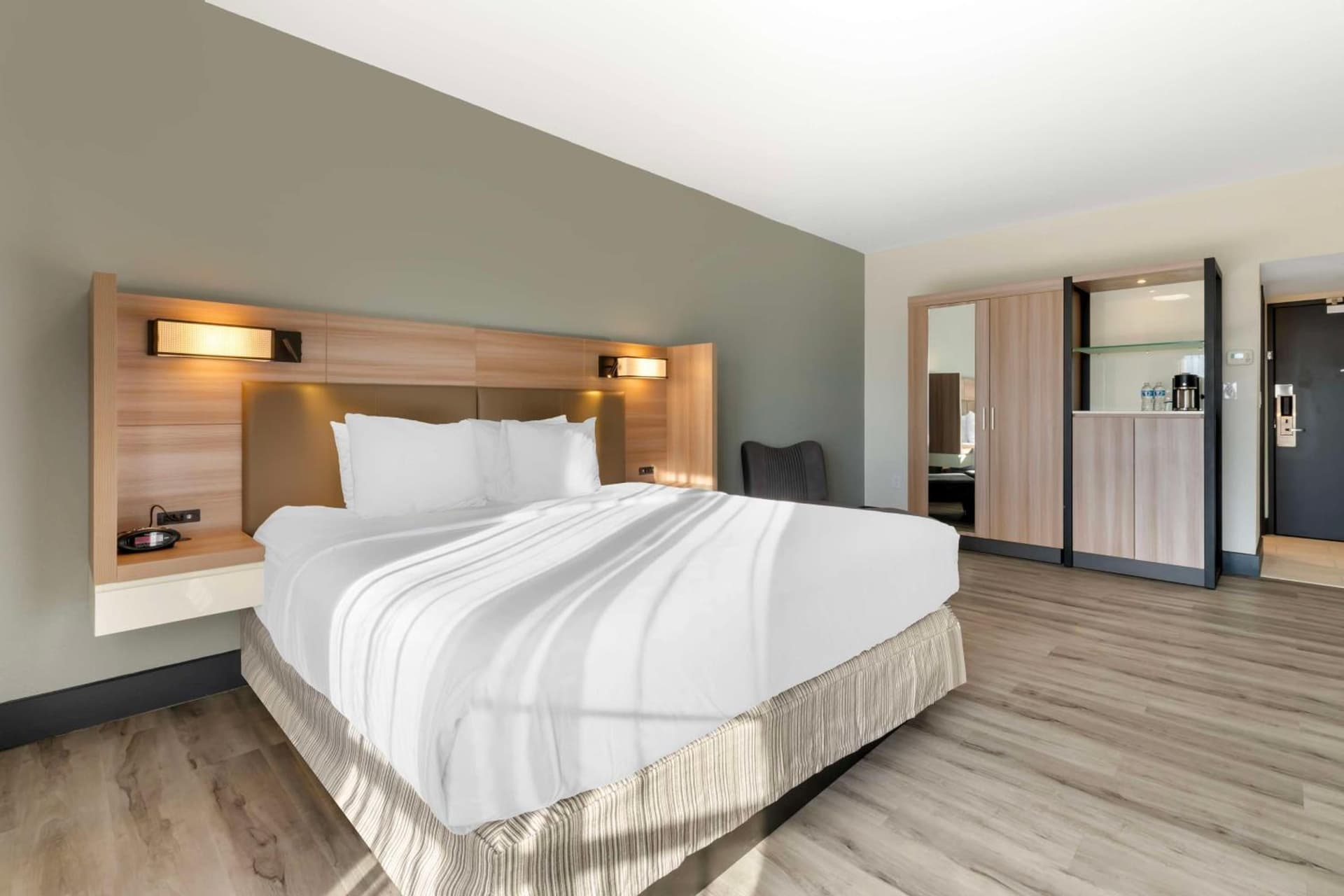 Best Western Plus Atlanta Airport East interior in Atlanta, GA — gallery photo 2