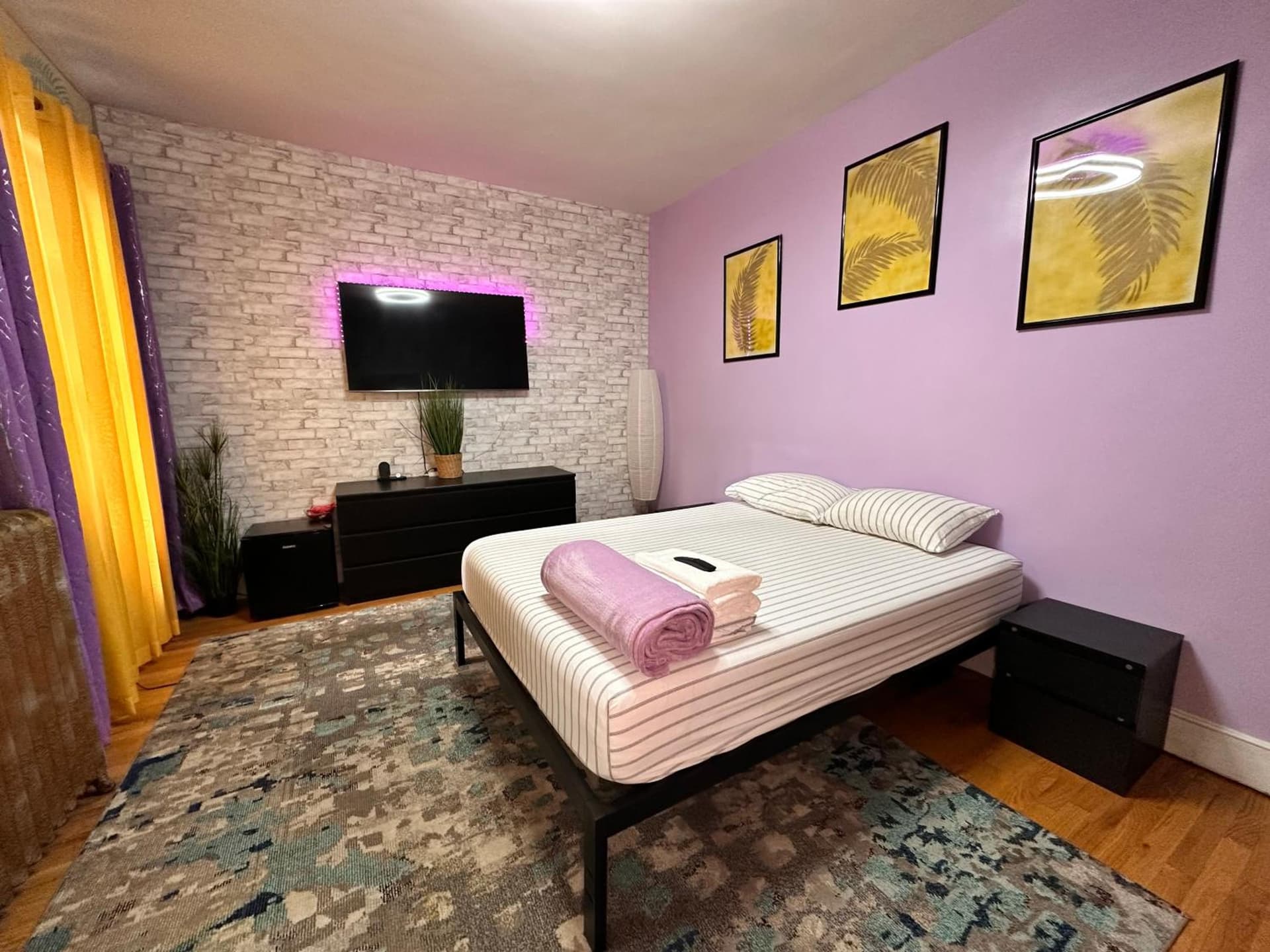 Blue style Room in Guesthouse featured exterior or lobby in New York, NY — similar hotel