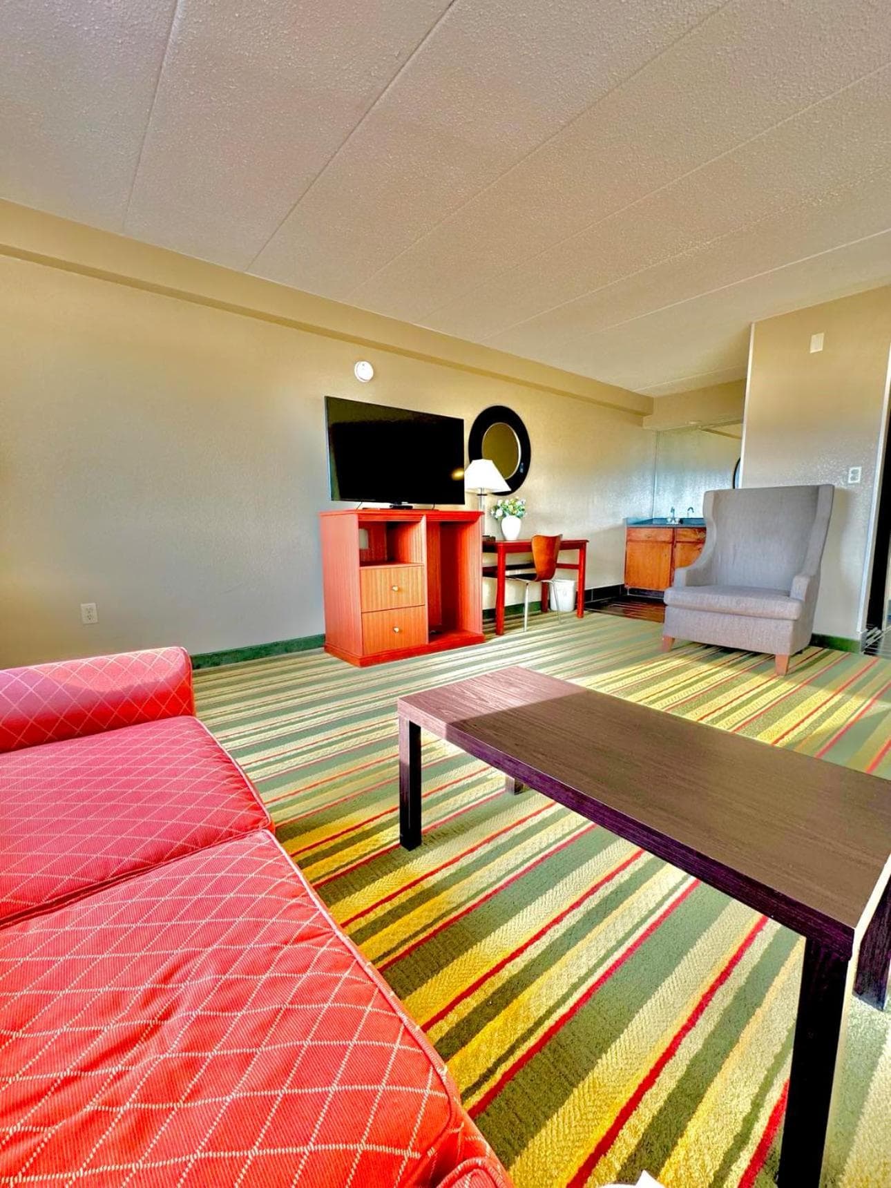 Super 8 by Wyndham Frederick property views in Frederick, MD — gallery photo 3