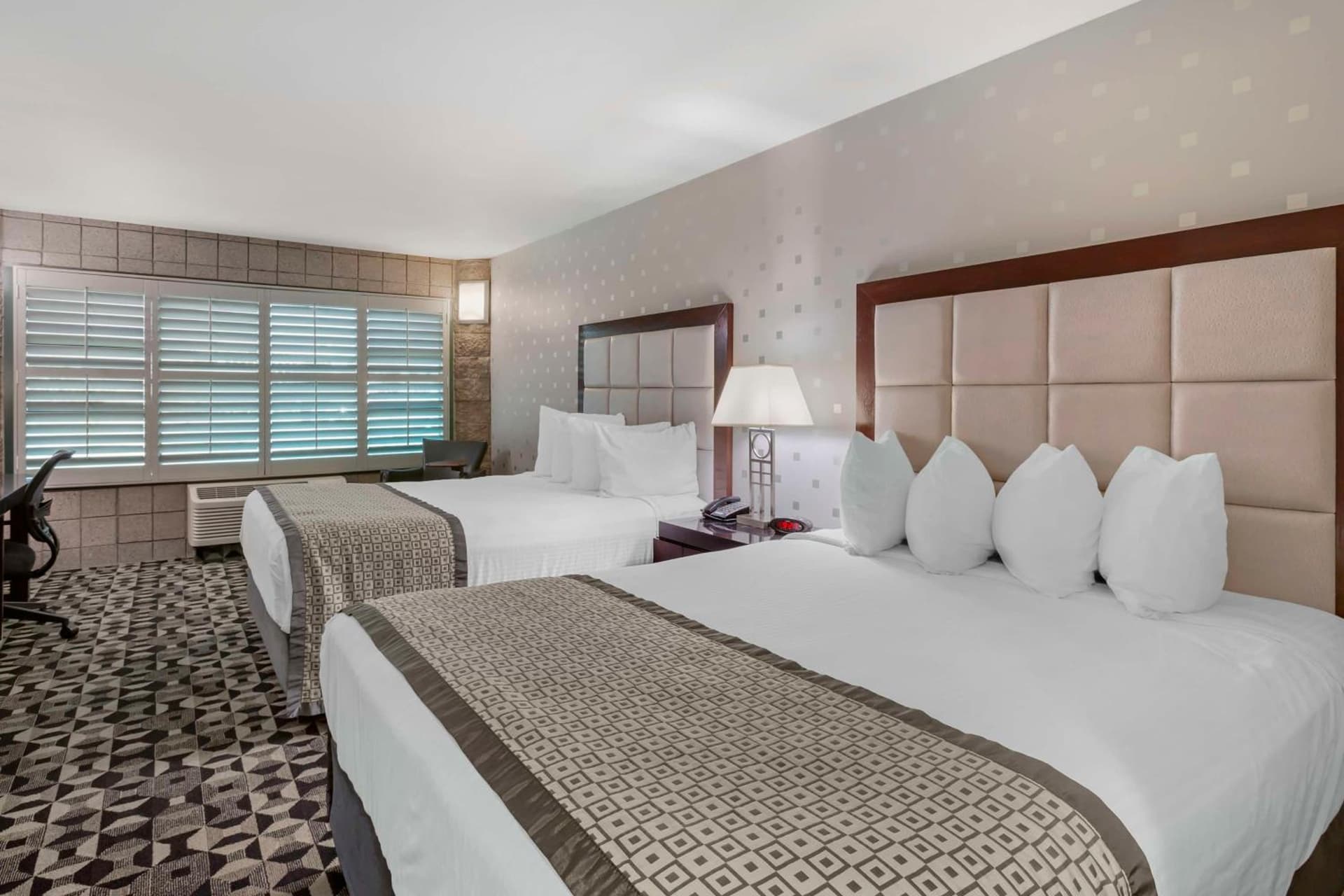Best Western Plus Sundial property views in Scottsdale, AZ — gallery photo 3