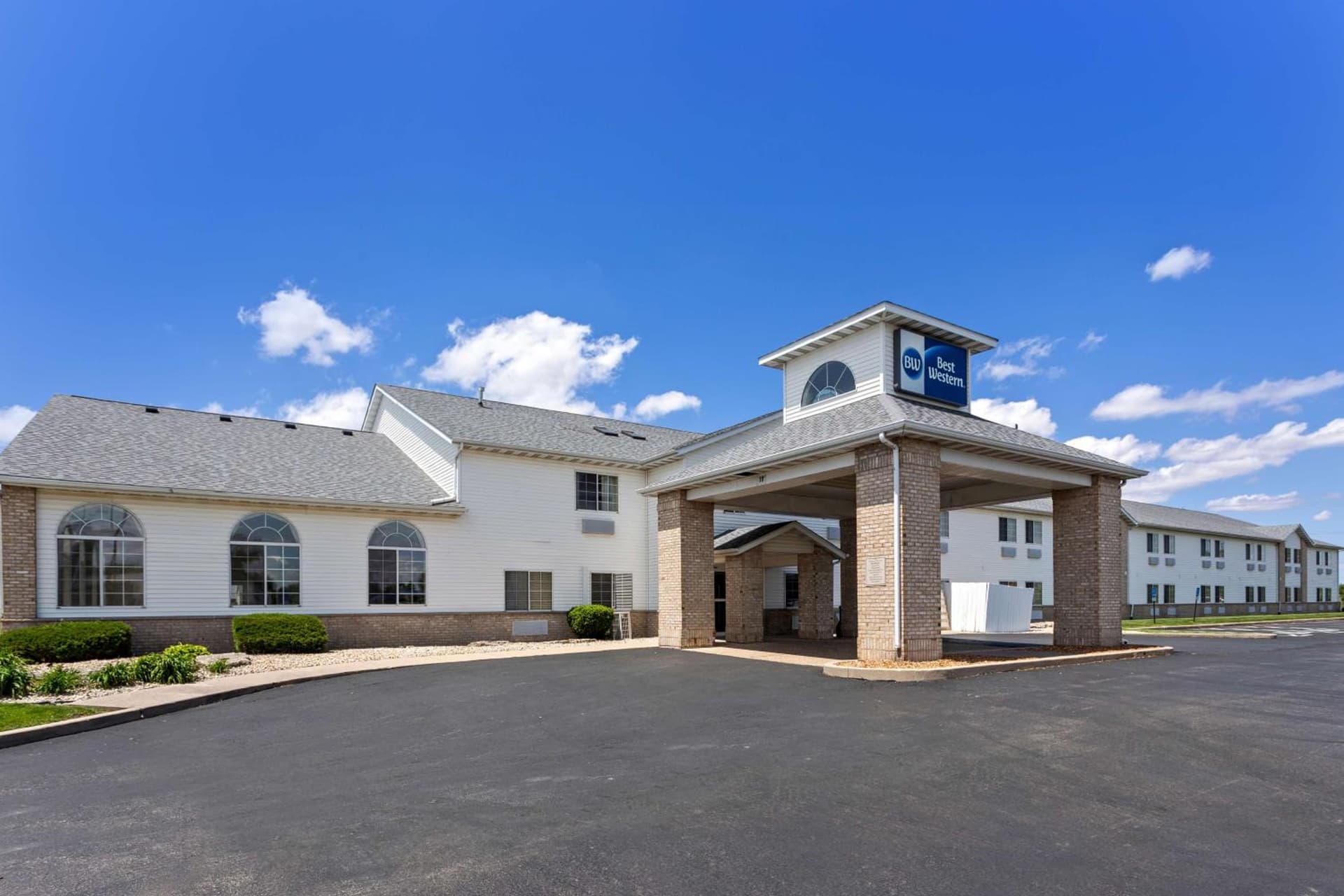 Best Western Oglesby Inn featured exterior or lobby in Oglesby, IL — similar hotel